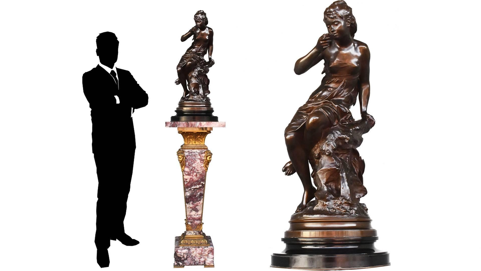 XIXth century bronze sculpture with a brown patina by Mathurin Moreau 1822-1912. Mounted on a rotating Fleur de pêcher marble column.
 Total height : 191 cm
 Sculpture height : 73 cm
diameter : 30 cm
column height : 109 cm.
 