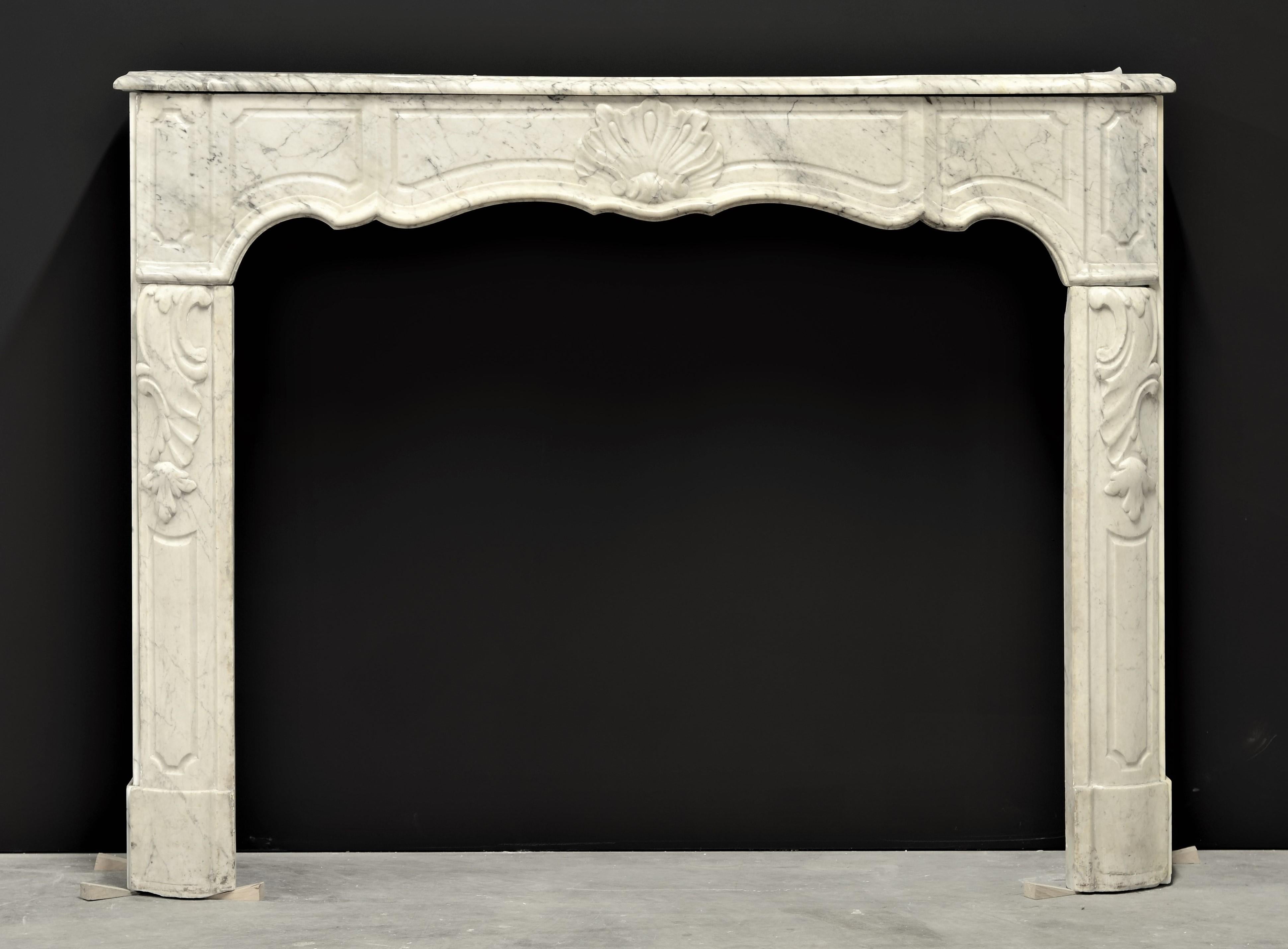 18th century French Régence fireplace mantel - 

This subtle French Régence mantel, was created for a lovely 18th century townhouse in the Provence.
This mantel still has its original patina, the lightly veined white marble really shows it's true