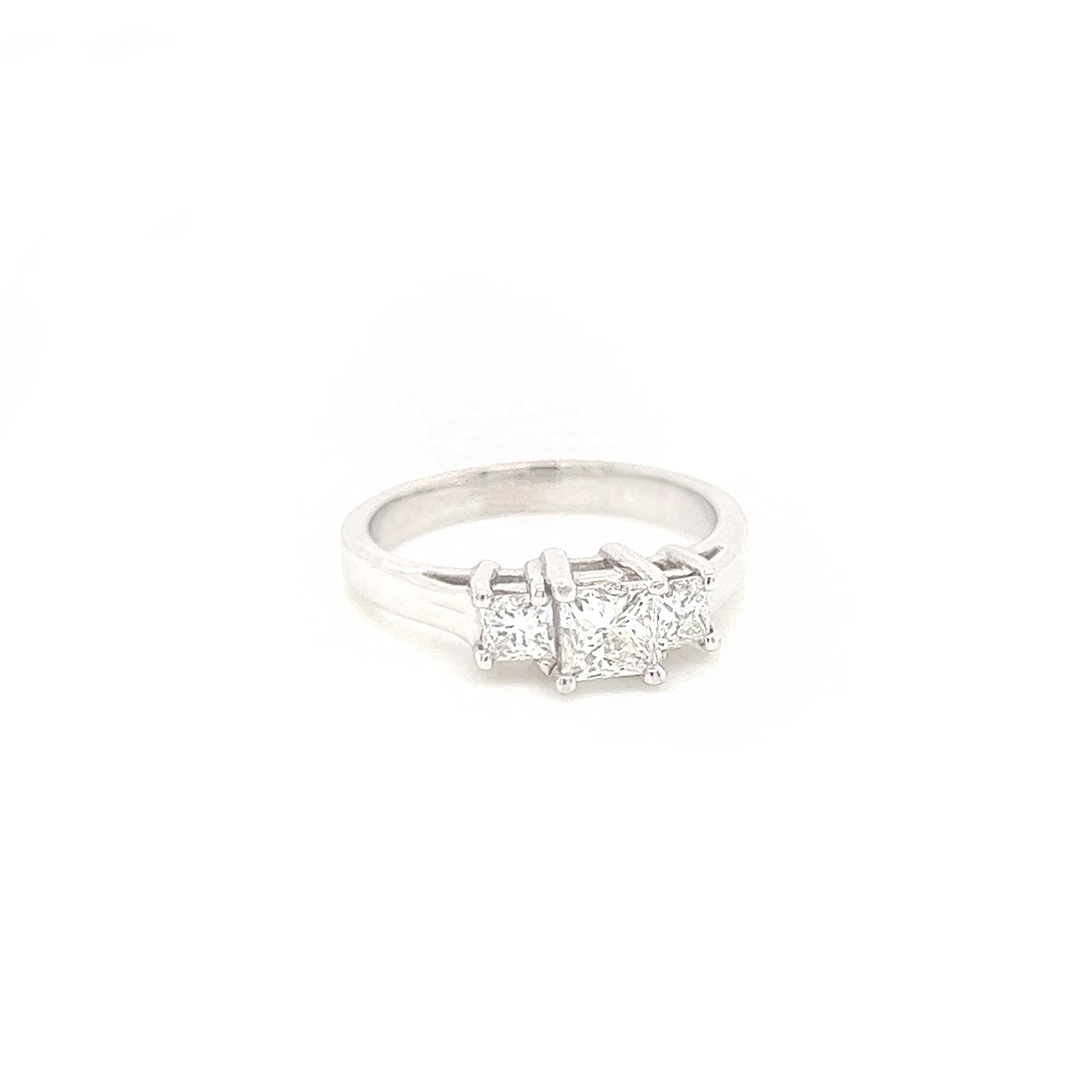 Round Cut 1.01 Carat Round Diamond Three Stone Engagement Ring For Sale