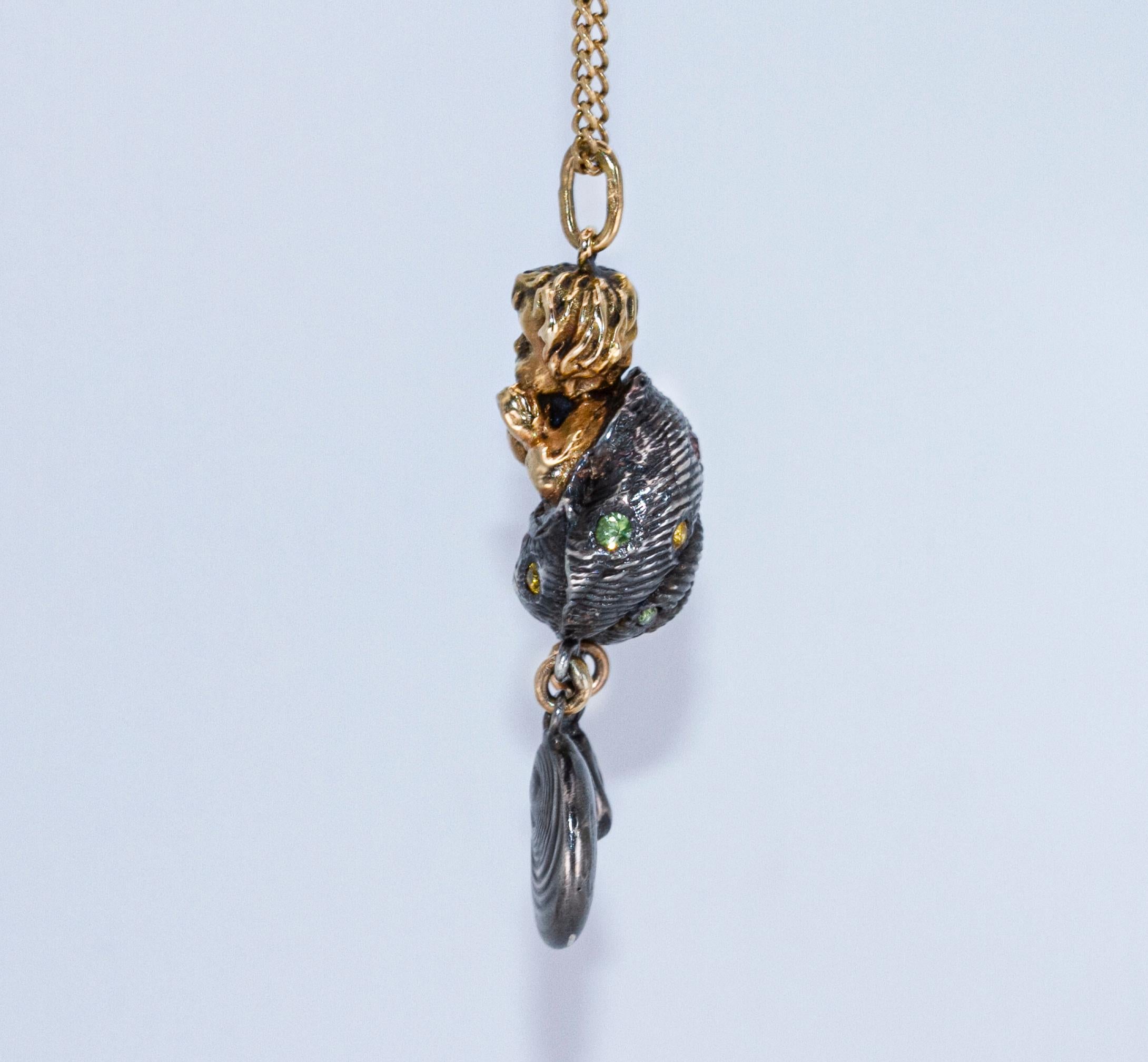 This one of a kind pendant is imagined and sculpted by hand by the French jeweller artist Binliang Alexander Peng.

This pendant is composed of yellow sapphires, green sapphires and baby pink Rubellite set in 11 grams of 18k gold and 17.5 grams of