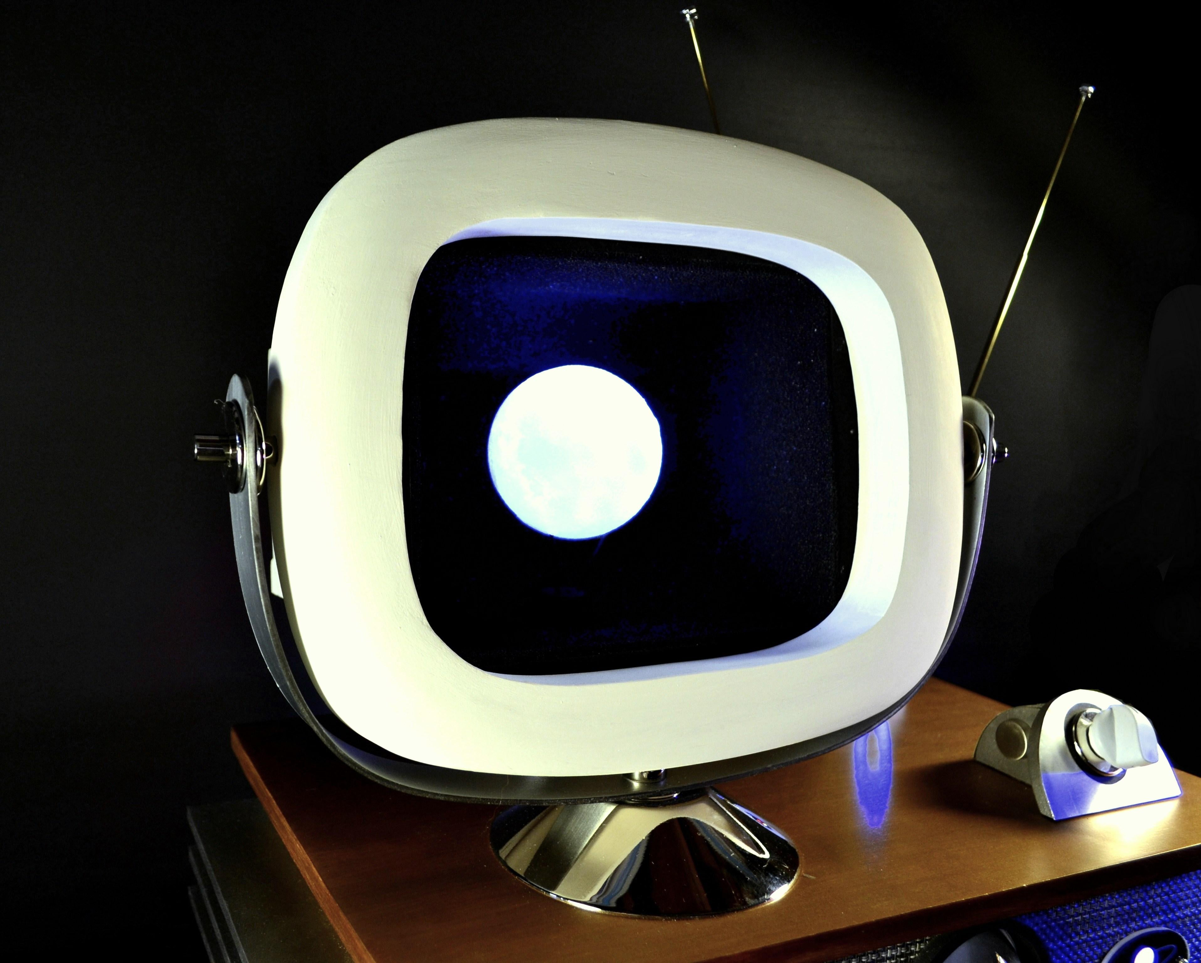 Mid-Century Modern Art Donovan / Kinetic, Illuminated, Moon Tv Sculpture, Midcentury/Atomic Age For Sale