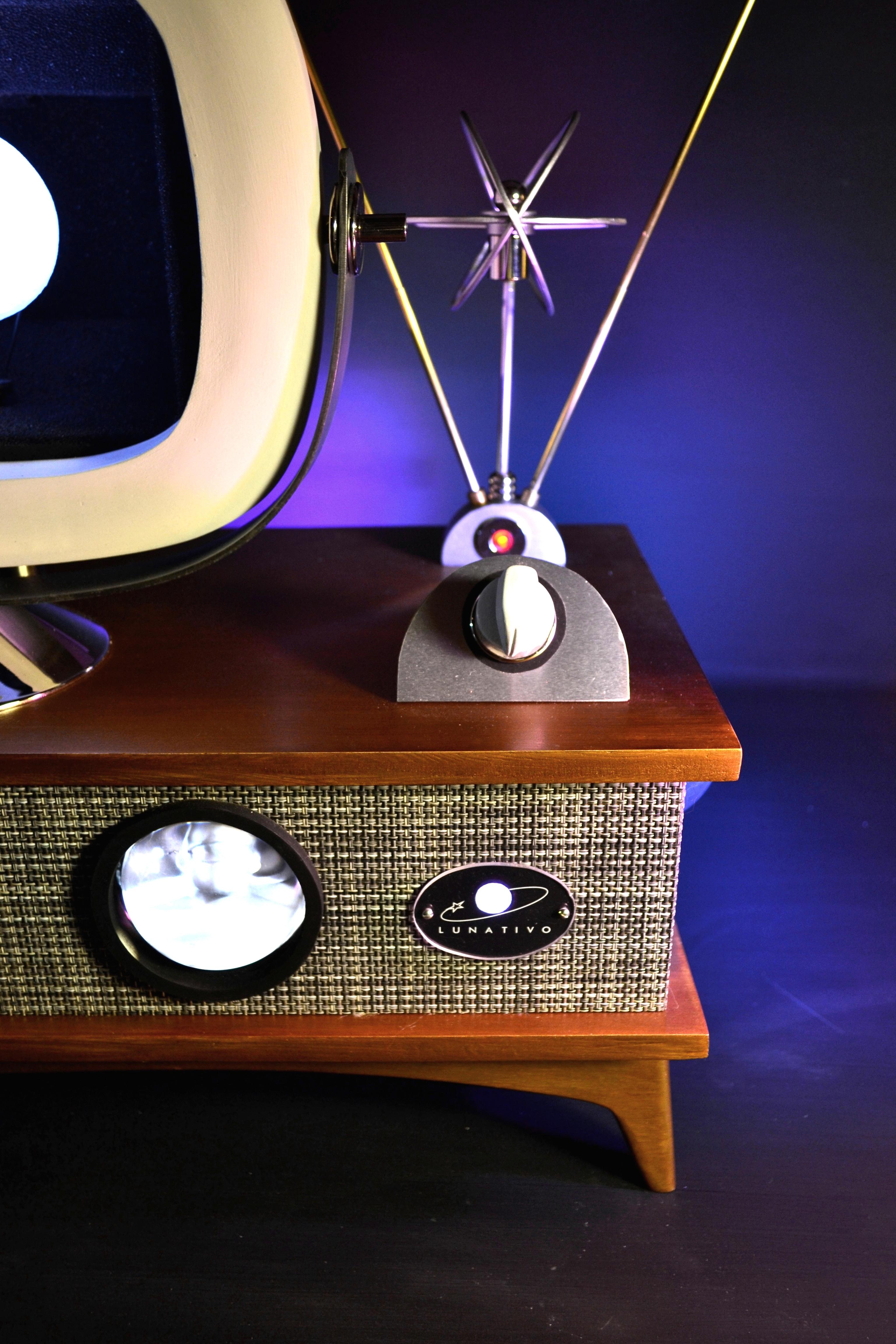 Contemporary Art Donovan / Kinetic, Illuminated, Moon Tv Sculpture, Midcentury/Atomic Age For Sale