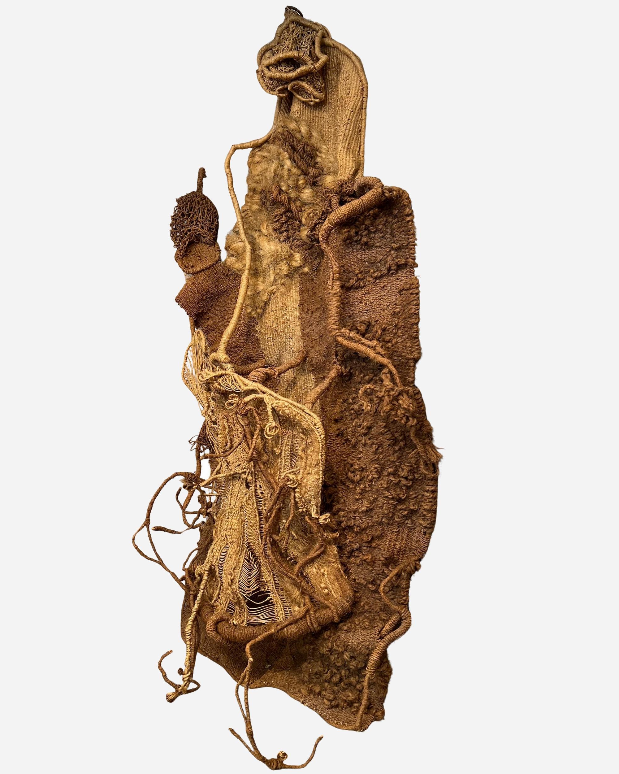 Wall sculpture in hemp and rope macramé.
The organized interweaving of these materials gives the impression of a natural, primitive relief, and allows the artist to express his vision of man and his very personal relationship with humanity.
Unique