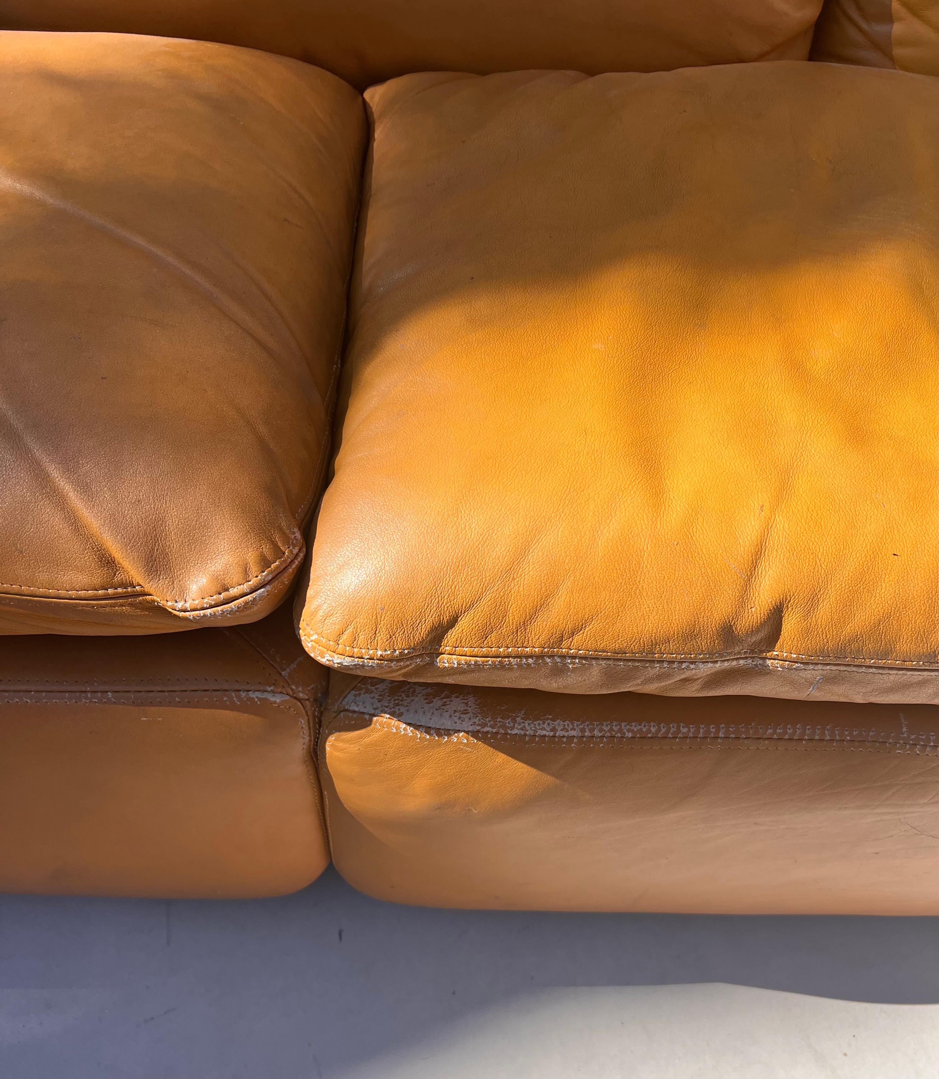 « Confidential » 3seater leather sofa by Saporiti, circa 1972 5