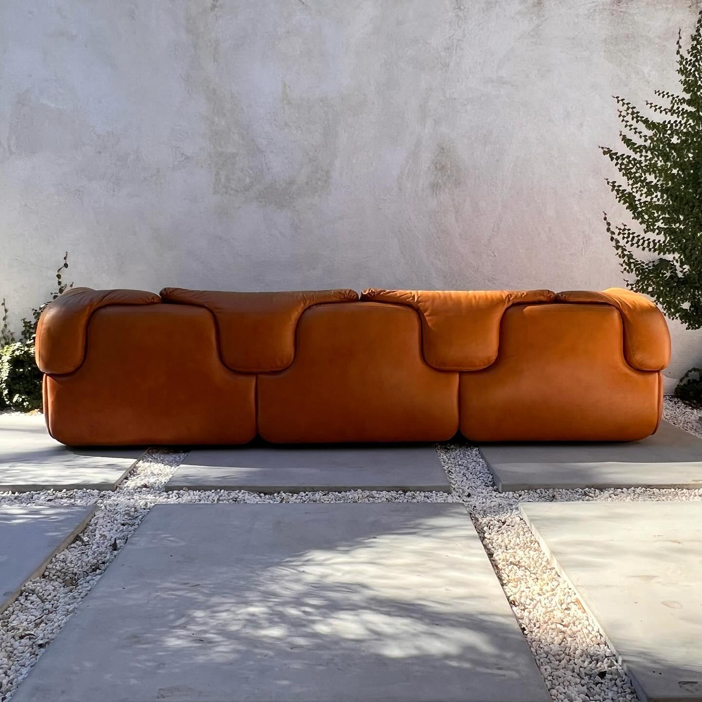 « Confidential » 3seater leather sofa by Saporiti, circa 1972 8