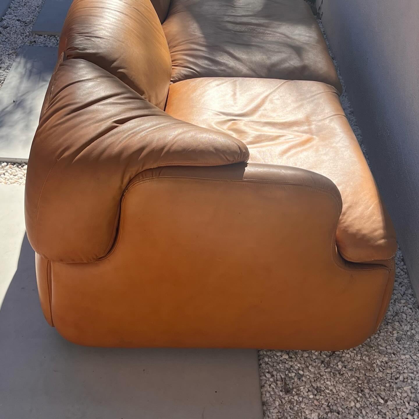 « Confidential » 3seater leather sofa by Saporiti, circa 1972 13
