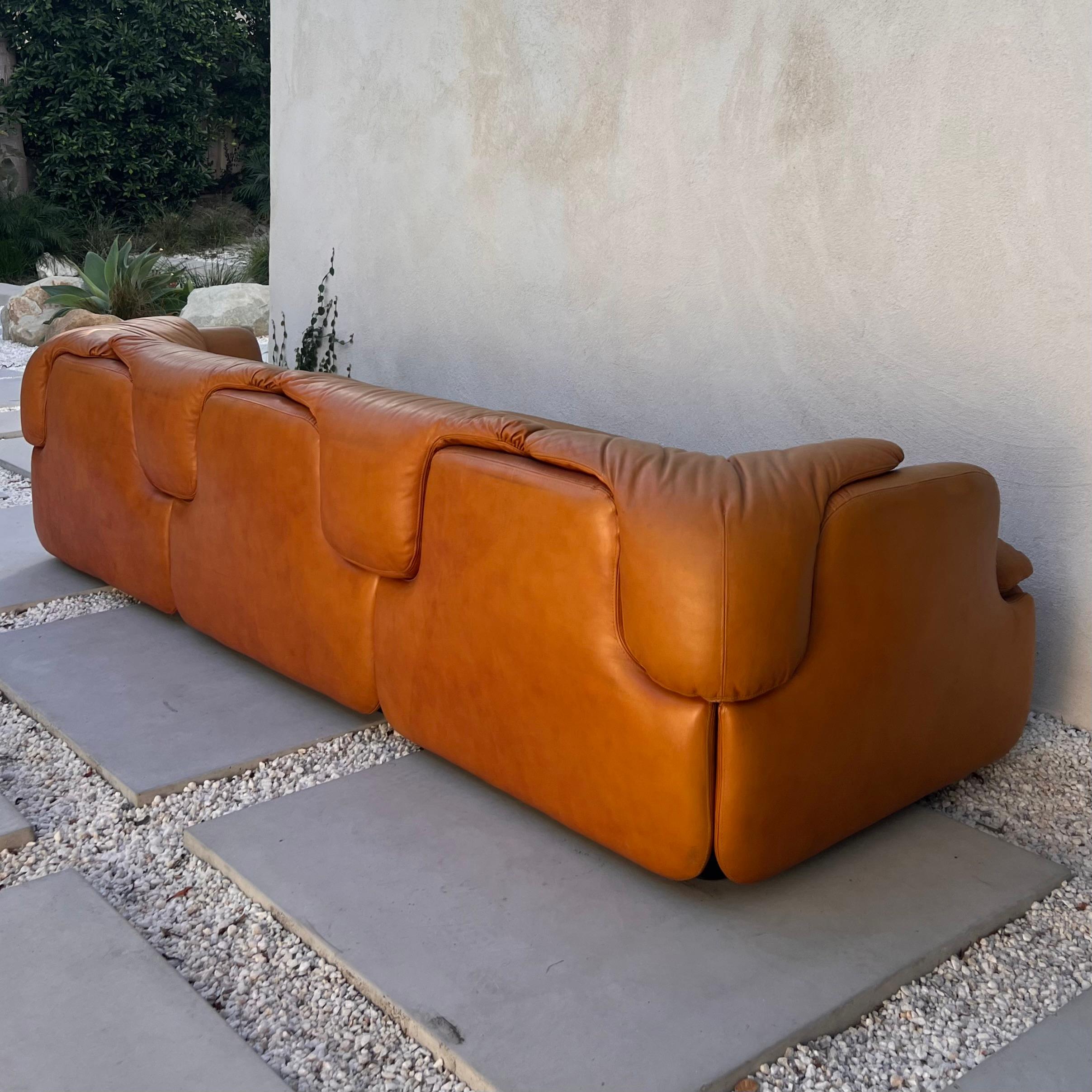 Mid-Century Modern « Confidential » 3seater leather sofa by Saporiti, circa 1972