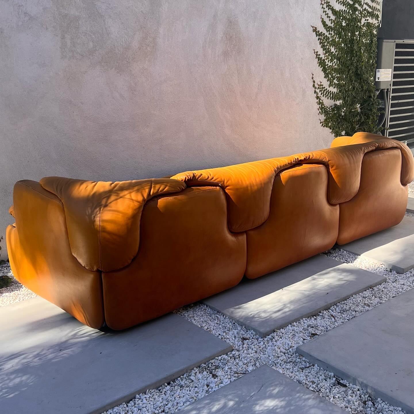 Italian « Confidential » 3seater leather sofa by Saporiti, circa 1972