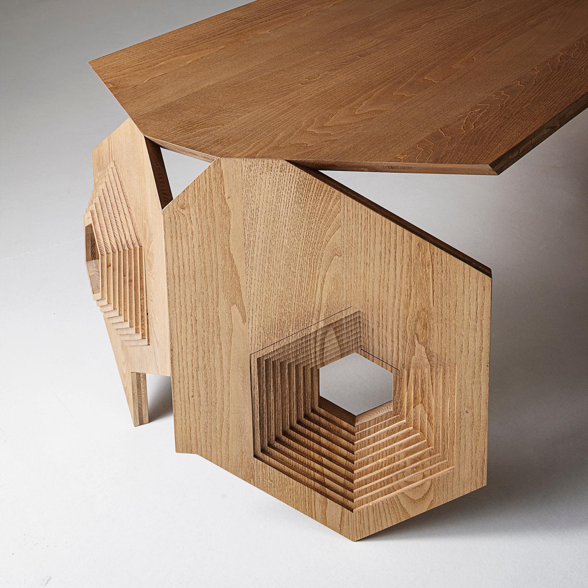 Sculpturales bois de design moderne  Table fabriquée à la main en Italie par Sebastiano Bottos Neuf - En vente à Pordenone, IT