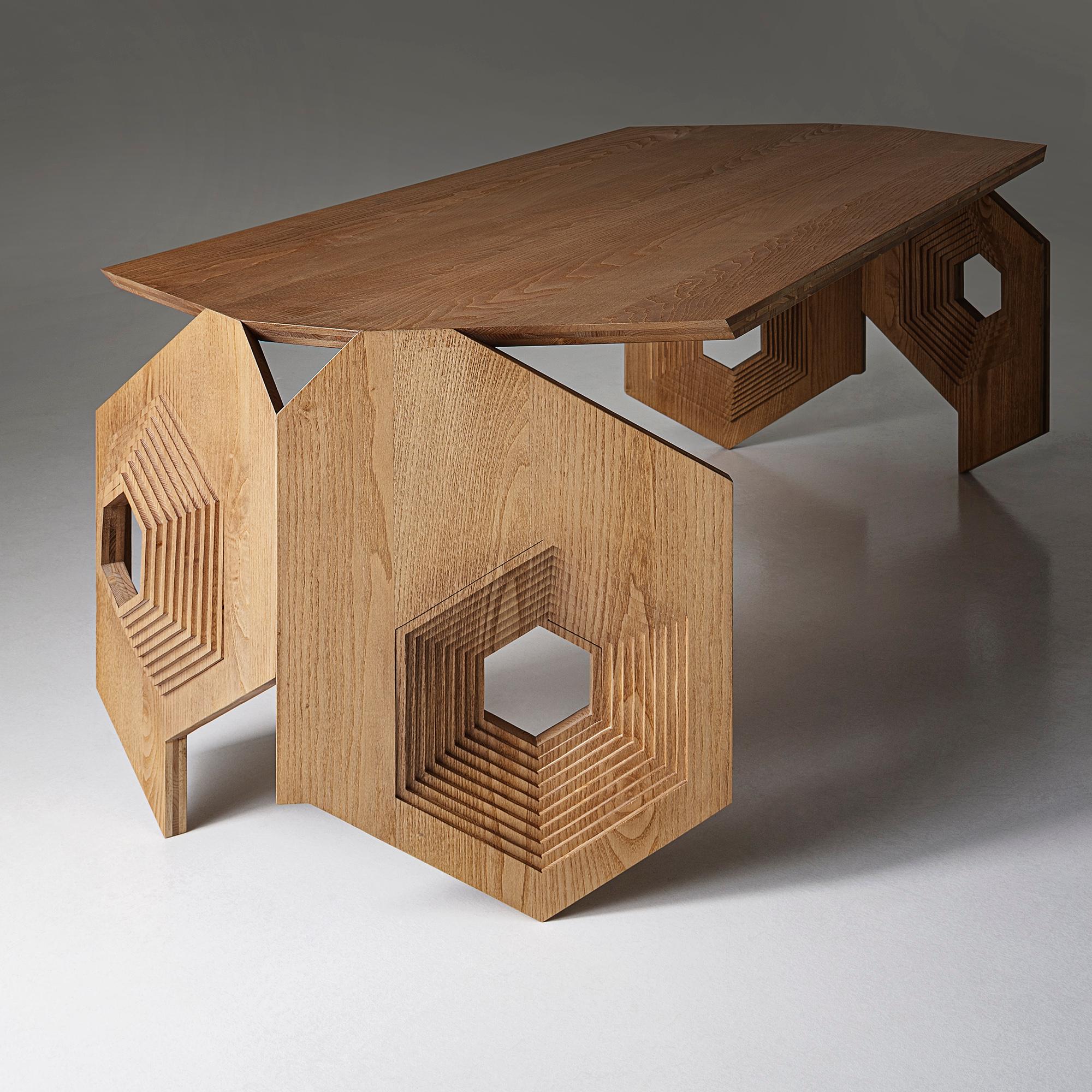 XXIe siècle et contemporain Sculpturales bois de design moderne  Table fabriquée à la main en Italie par Sebastiano Bottos en vente