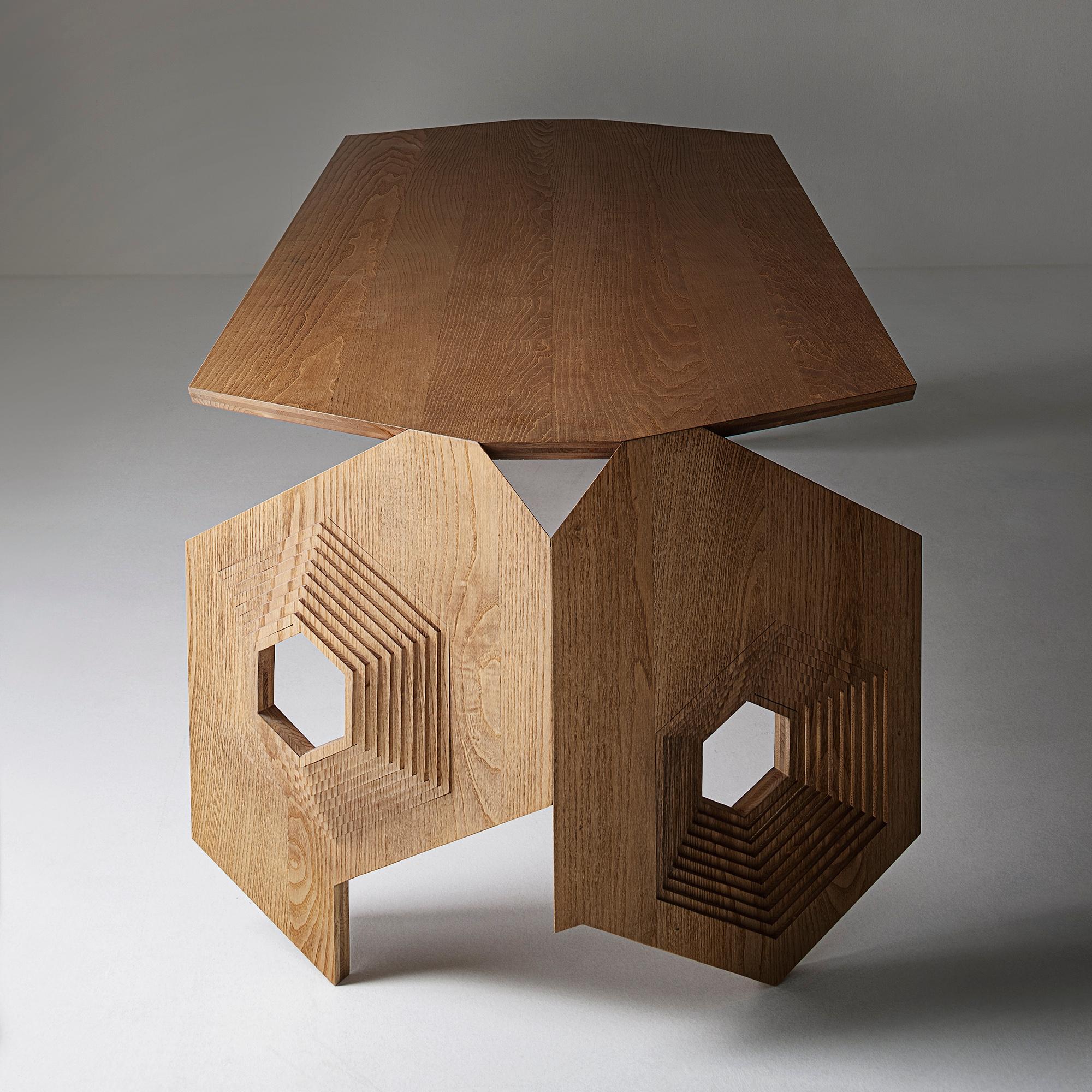 Bois Sculpturales bois de design moderne  Table fabriquée à la main en Italie par Sebastiano Bottos en vente