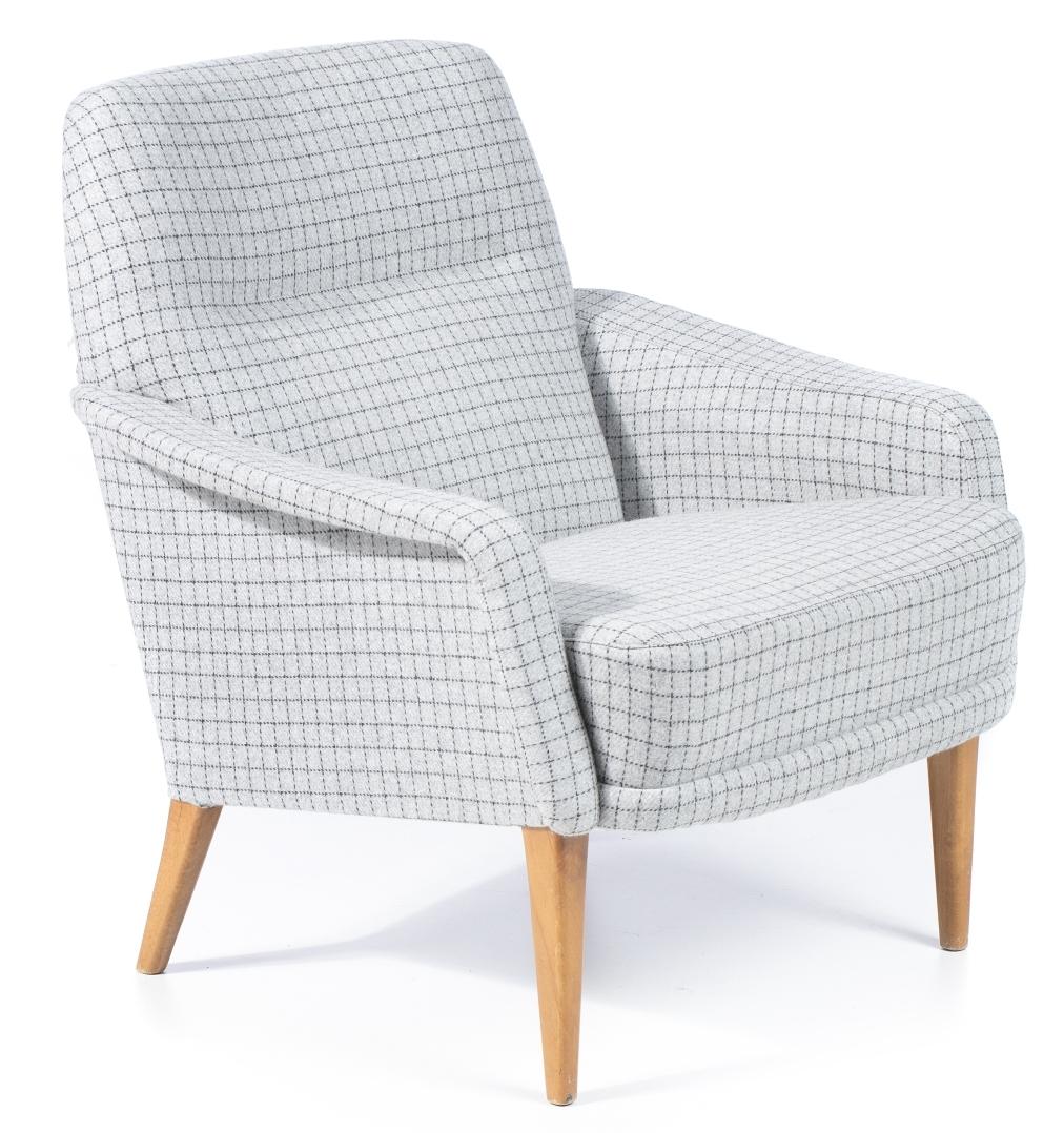 Armchair
Nordic, from the 1960s, lined with gray fabric. 
Teakwood feet with metal tips. 
Manufacturer mark 