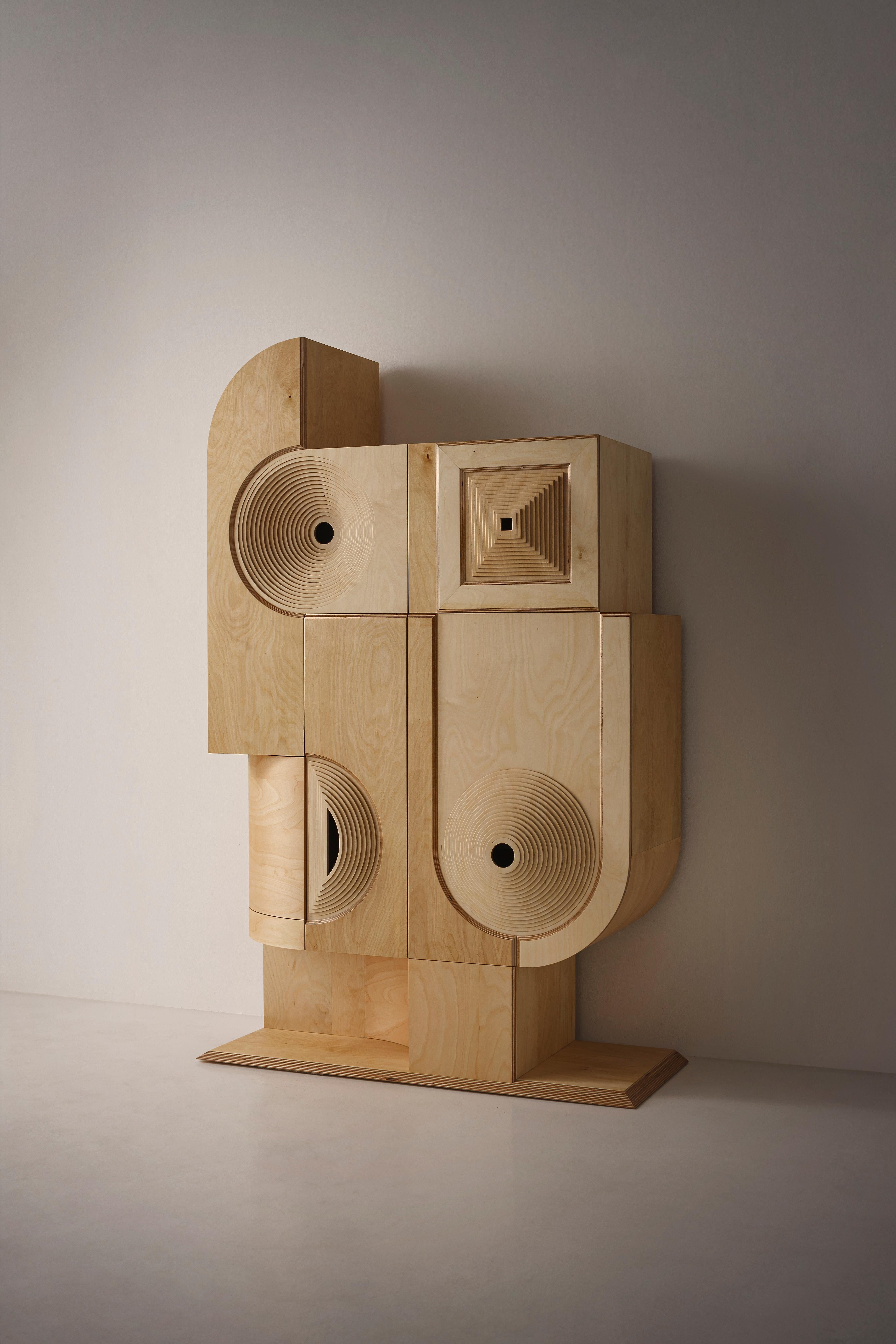 Moderne Enfilade incurvé moderne en bois sculpté « Esme-Ralda » fabriqué en Italie en vente