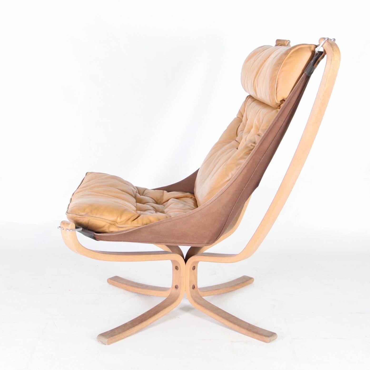 Vintage « Falcon » chair by Sigurd Ressell edited by Poltrona Frau. 