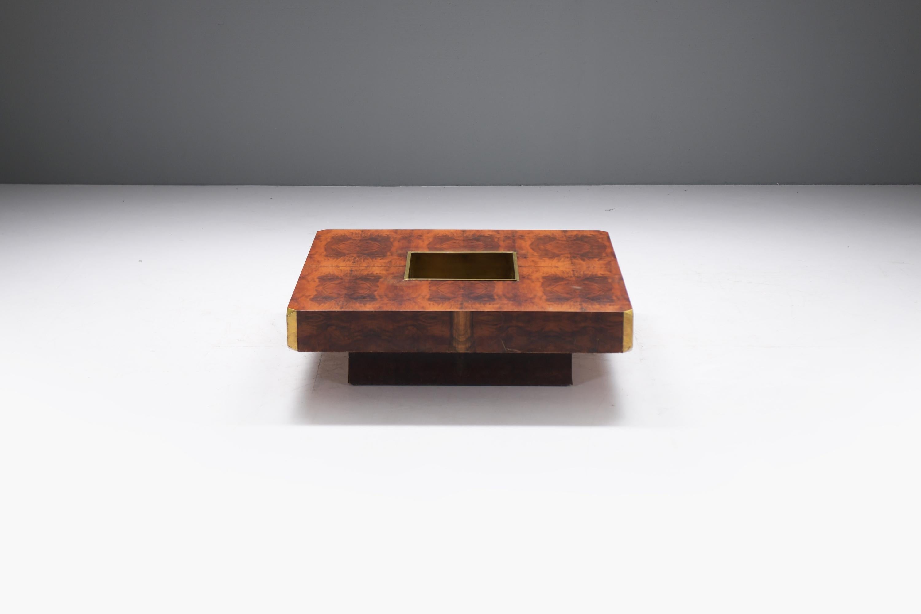 Stunning vintage Willy Rizzo coffee table in burl walnut veneer.  A brass dry bar in the middle and brass detailed corners.
Designed by Willy Rizzo and manufactured by Mario Sabot, Italy 1972 l Aèra-lab Belgium

The table originally was retailed by