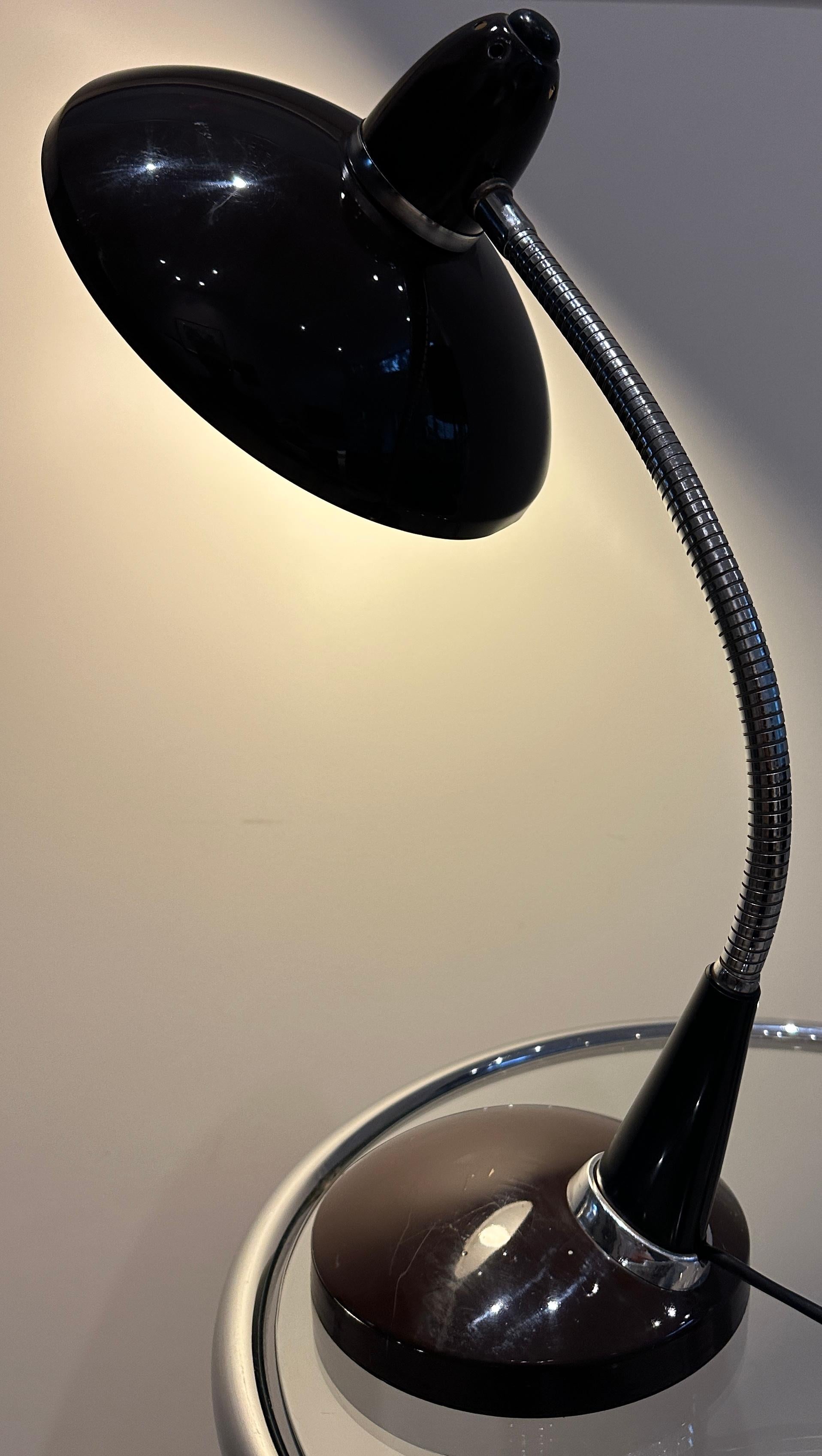 Laqué Lampe de bureau industrielle en métal marron des années 1950, style Bauhaus 