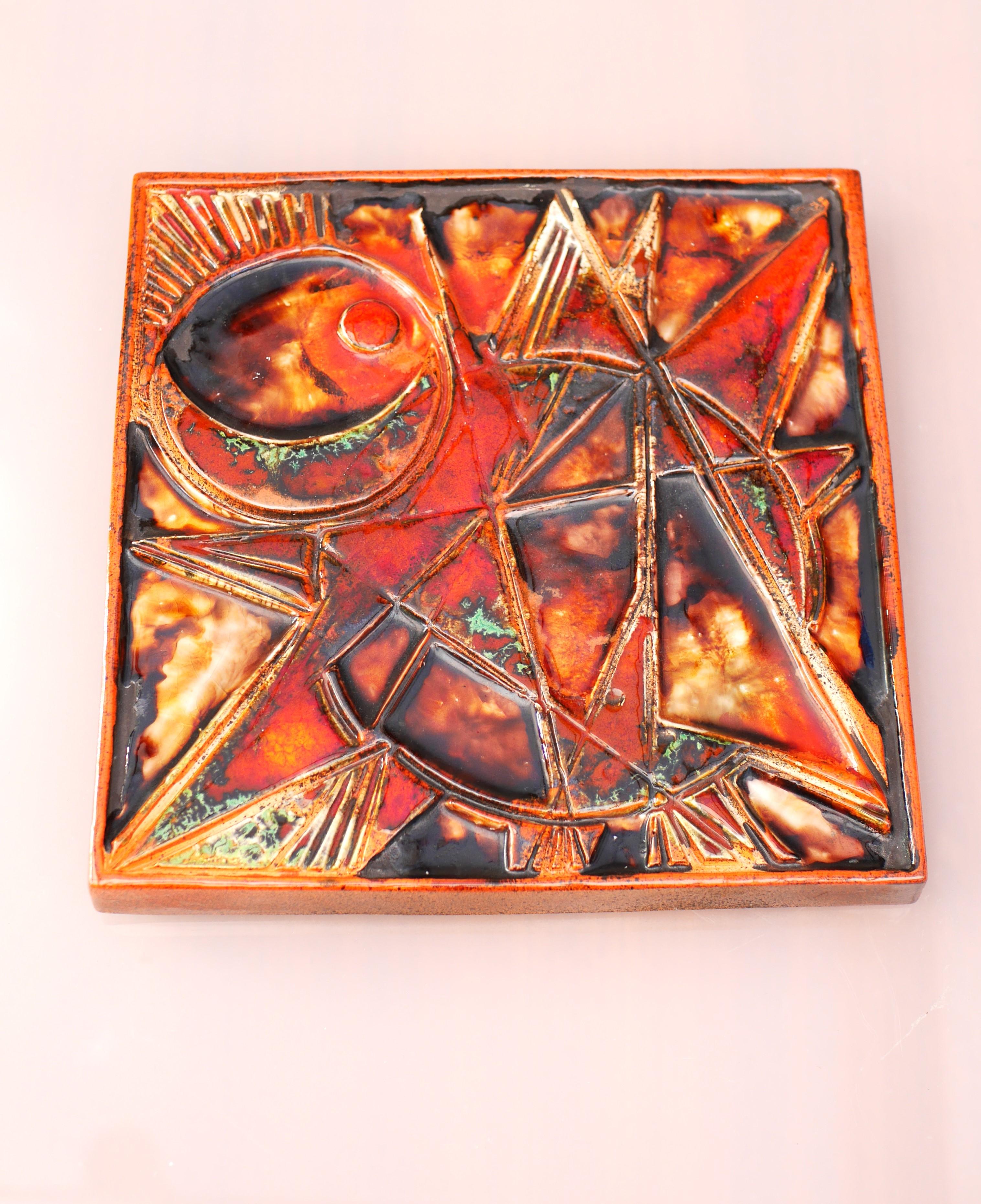 Mid-Century Modern Mid-century modern pottery wall plaque with an abstract pattern, from Tilgmans For Sale