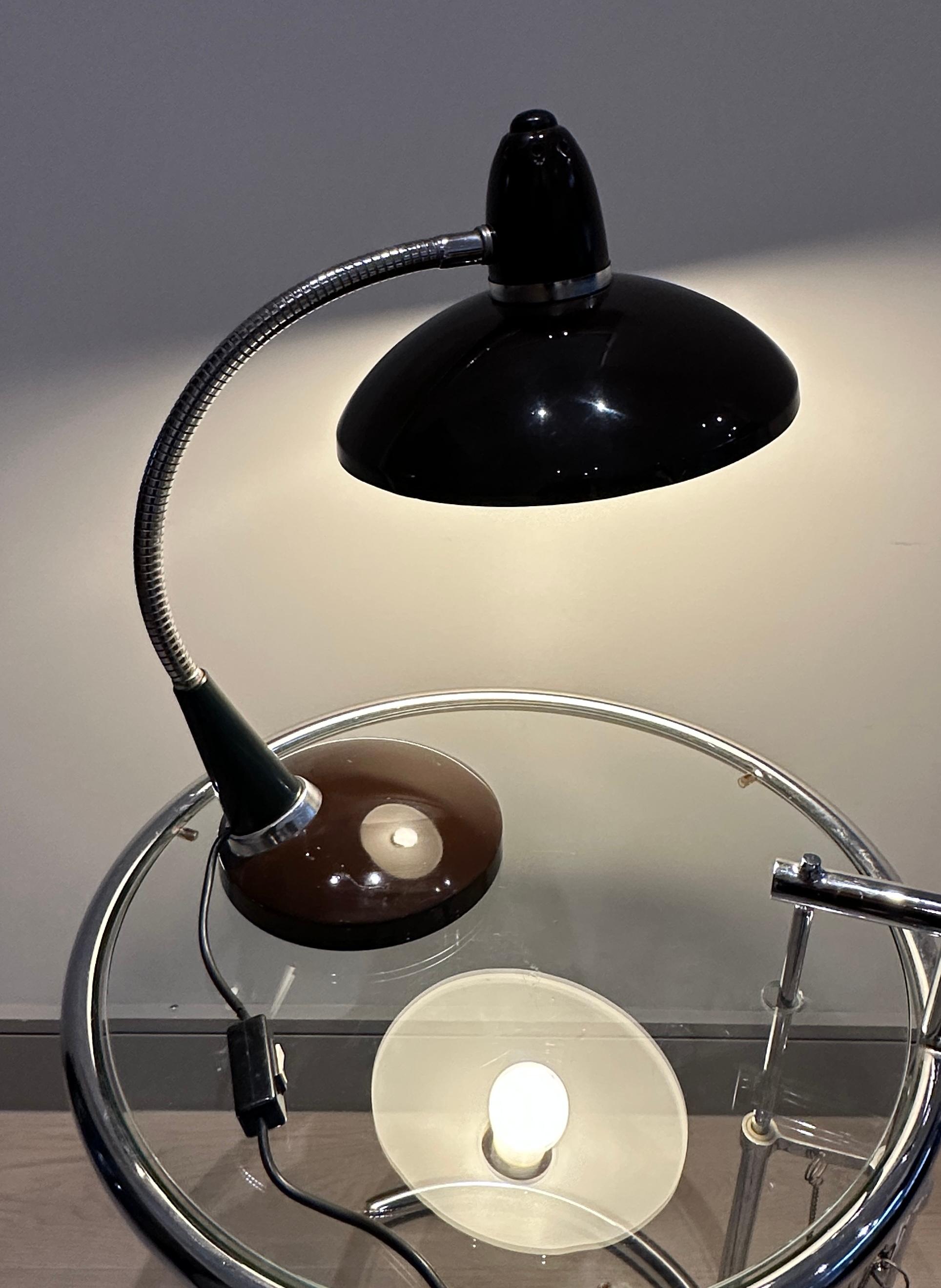 20ième siècle Lampe de bureau industrielle en métal marron des années 1950, style Bauhaus 