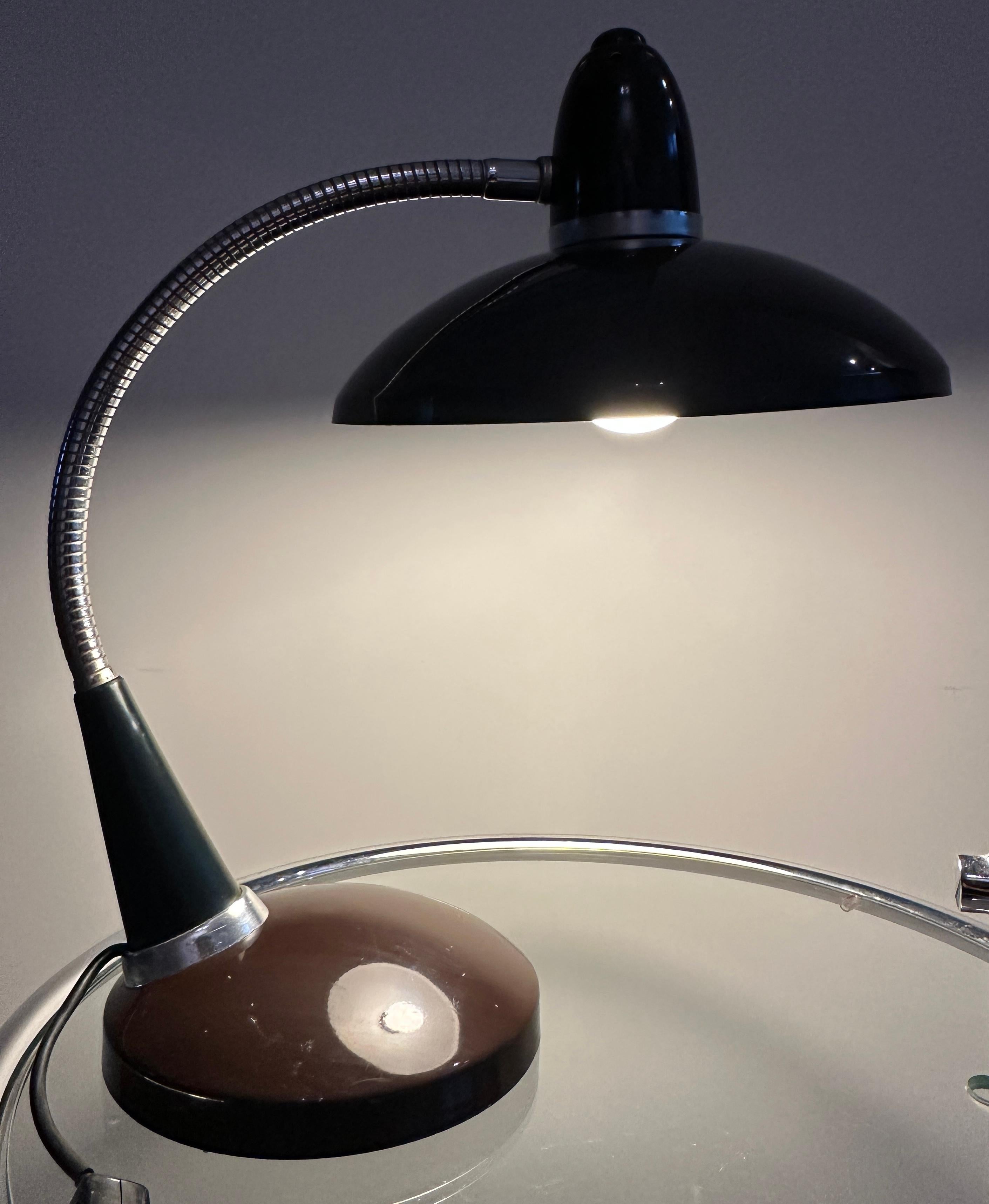 Métal Lampe de bureau industrielle en métal marron des années 1950, style Bauhaus 