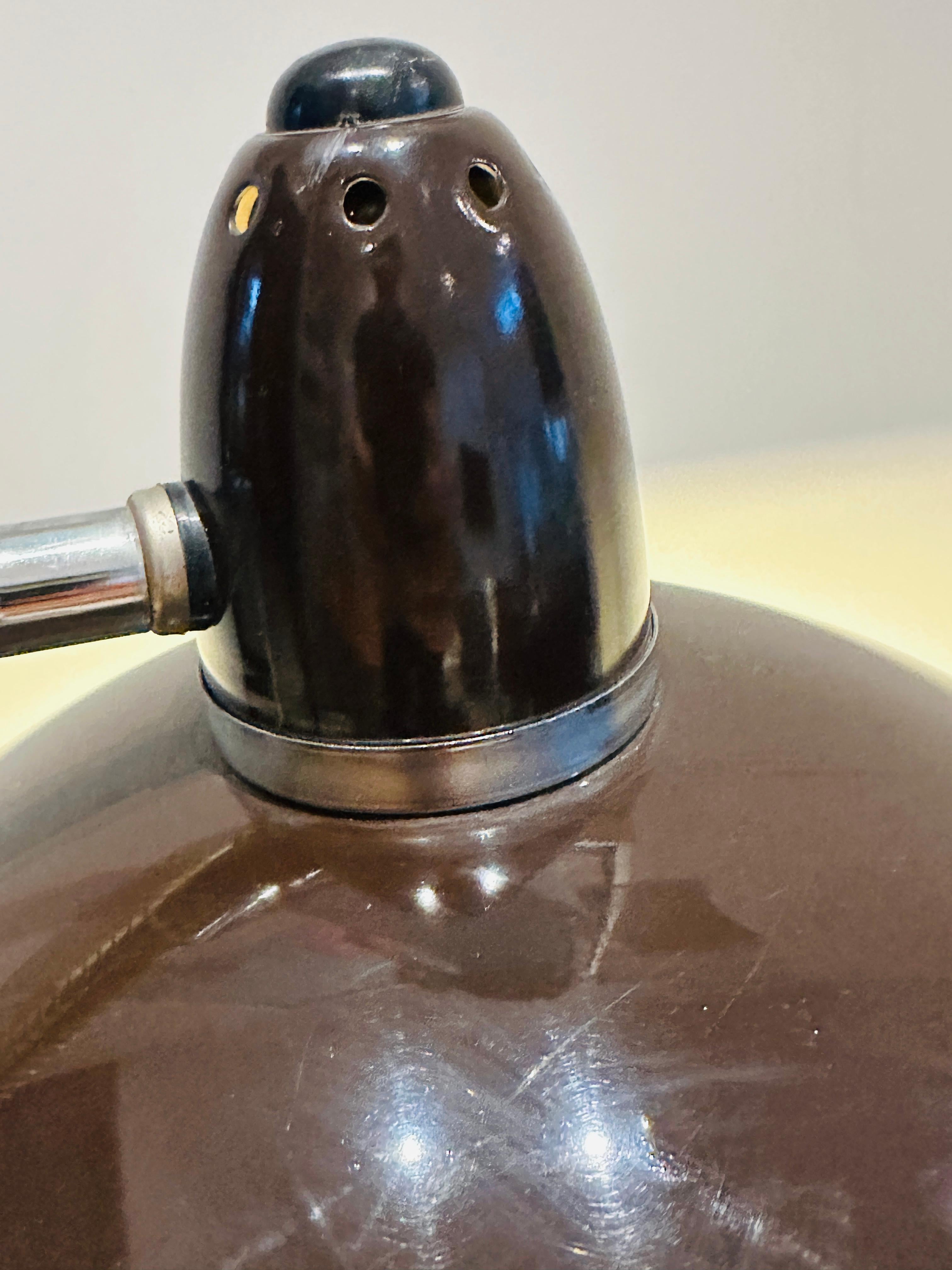 Lampe de bureau industrielle en métal marron des années 1950, style Bauhaus 