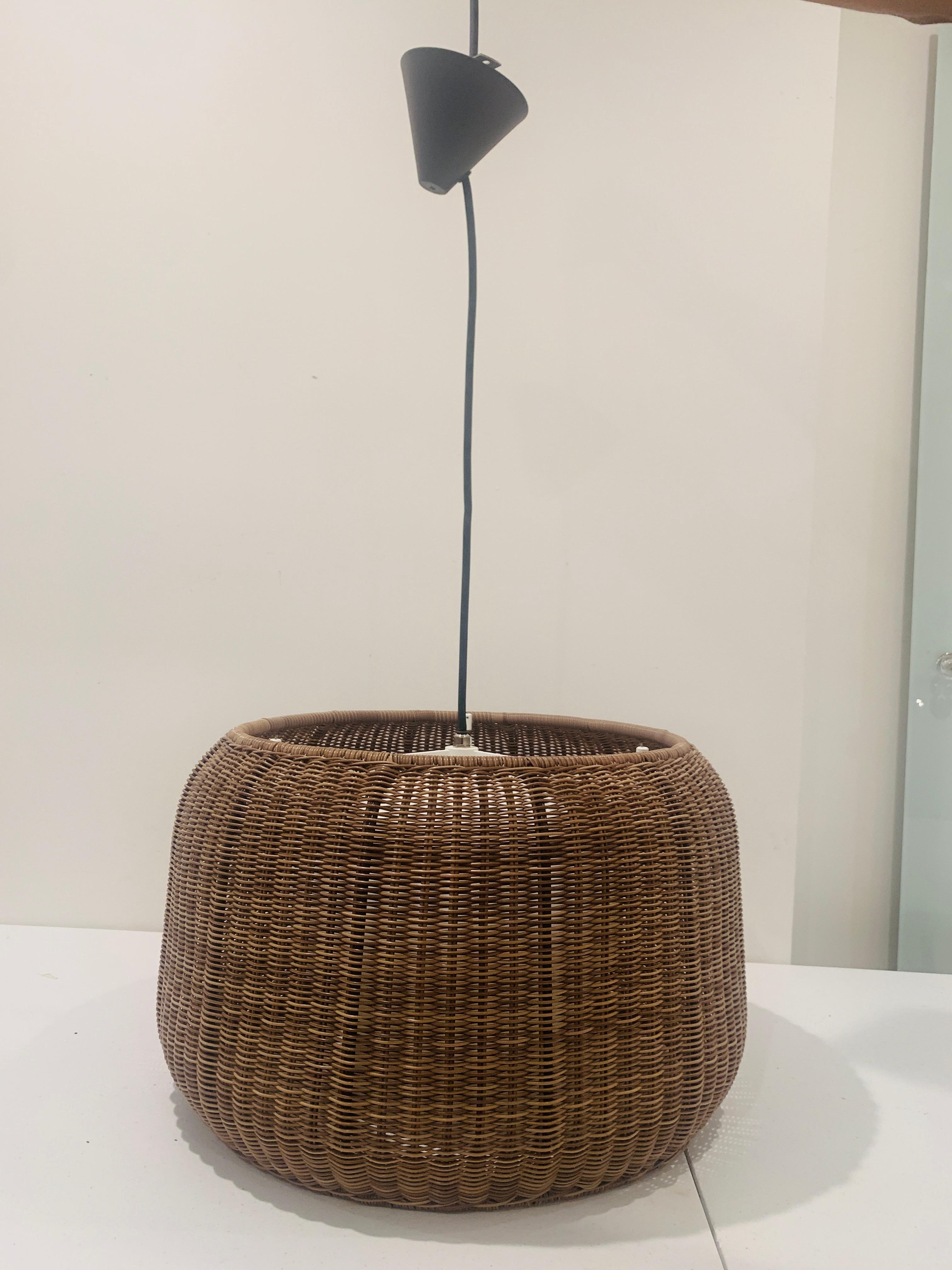 Designed by Alex Fernández Camps.
Designed by Gonzalo Milà.
Manufactured in 2017 by: Bover

Dimensions:
Overall 19.7 inches diameter x 35 inches high
Shade 19.7 in diameter x 11.8 in height
Canopy 4.7 in diameter

FORA is an outdoors lamp