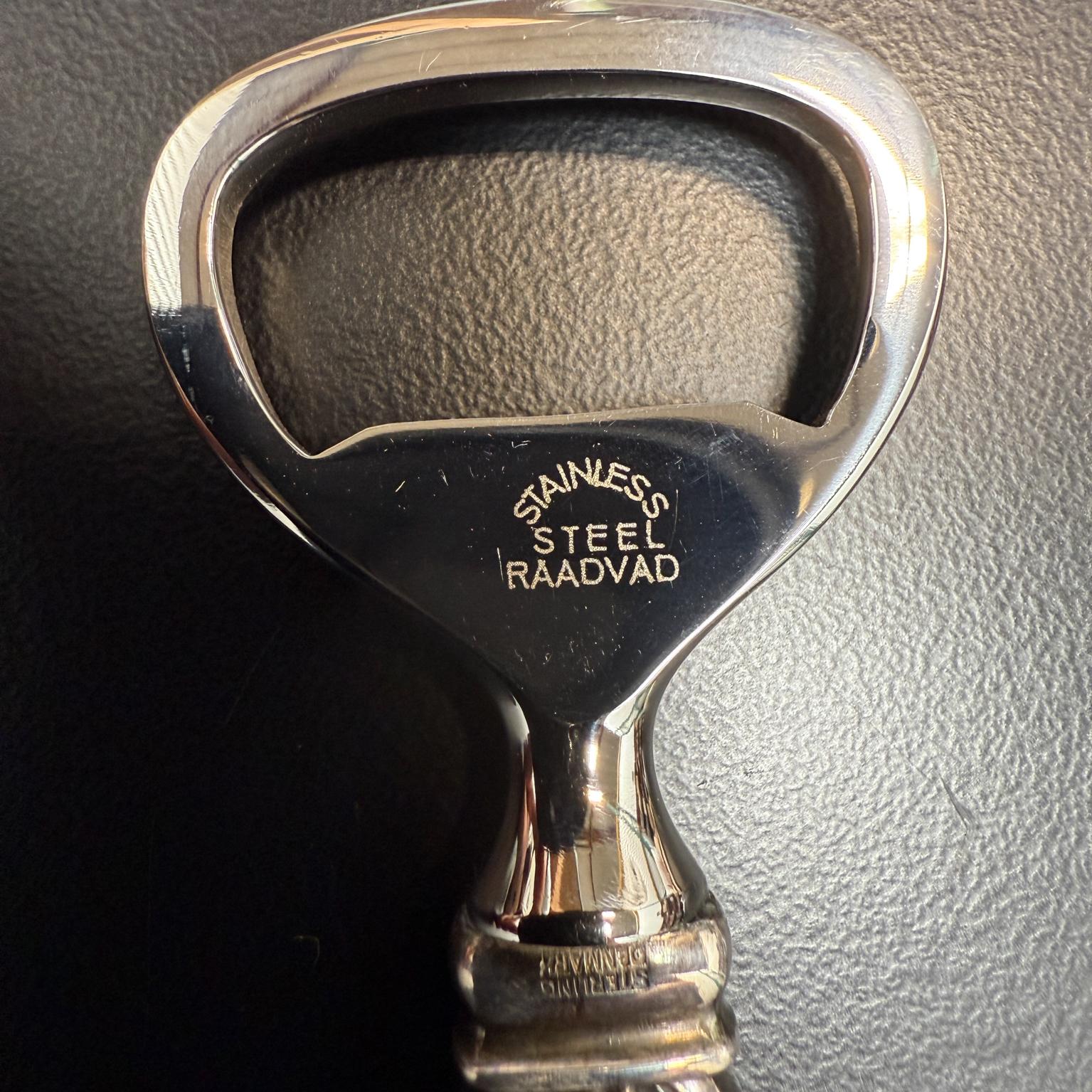Georg Jensen sterling silver bottle opener stamped Denmark
Stamped Stainless Steel Raadvad.
Upper section Stainless Steel lower section (handle) is marked Sterling Denmark.
6.38 x 1.38 x .25
Preowned vintage condition
Refer to images