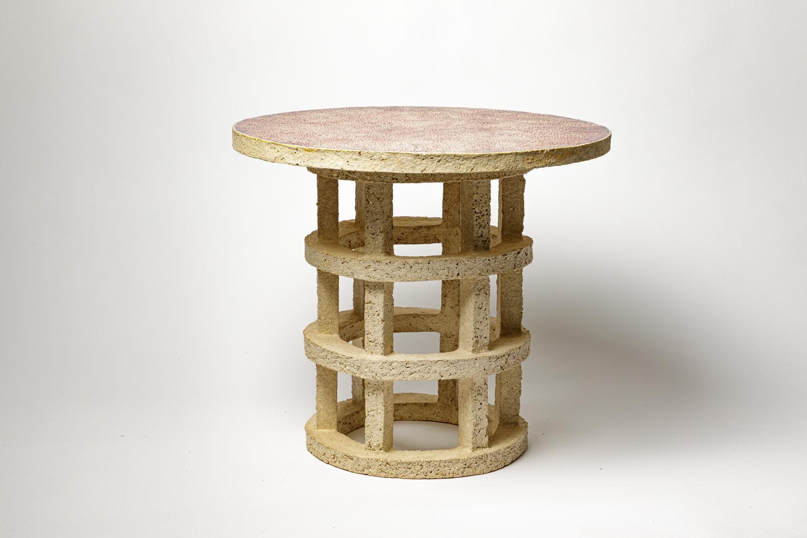 « Gloriette » table in raw stoneware with red glazed top by Denis Castaing. 
Artist signature under the base. 2025.
H : 15.3 x 17.7 inches.
