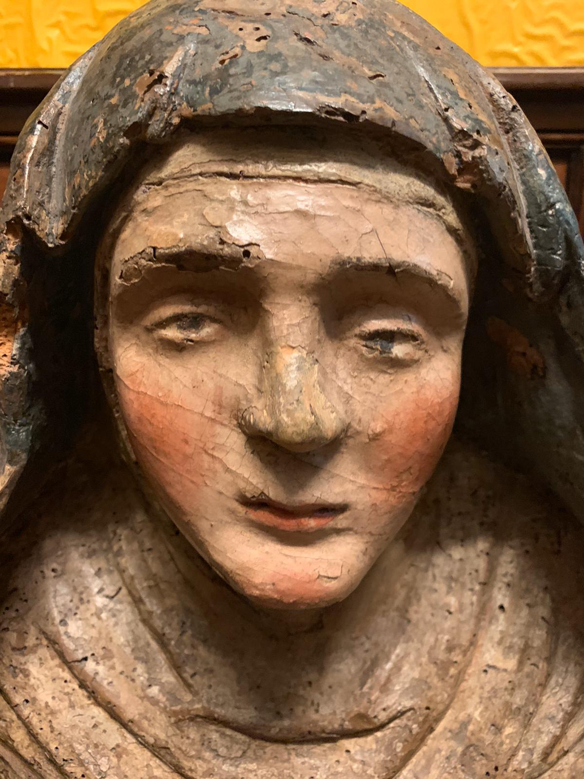Sculpture espagnole « La Pieta » en bois, 15ème siècle en vente 2