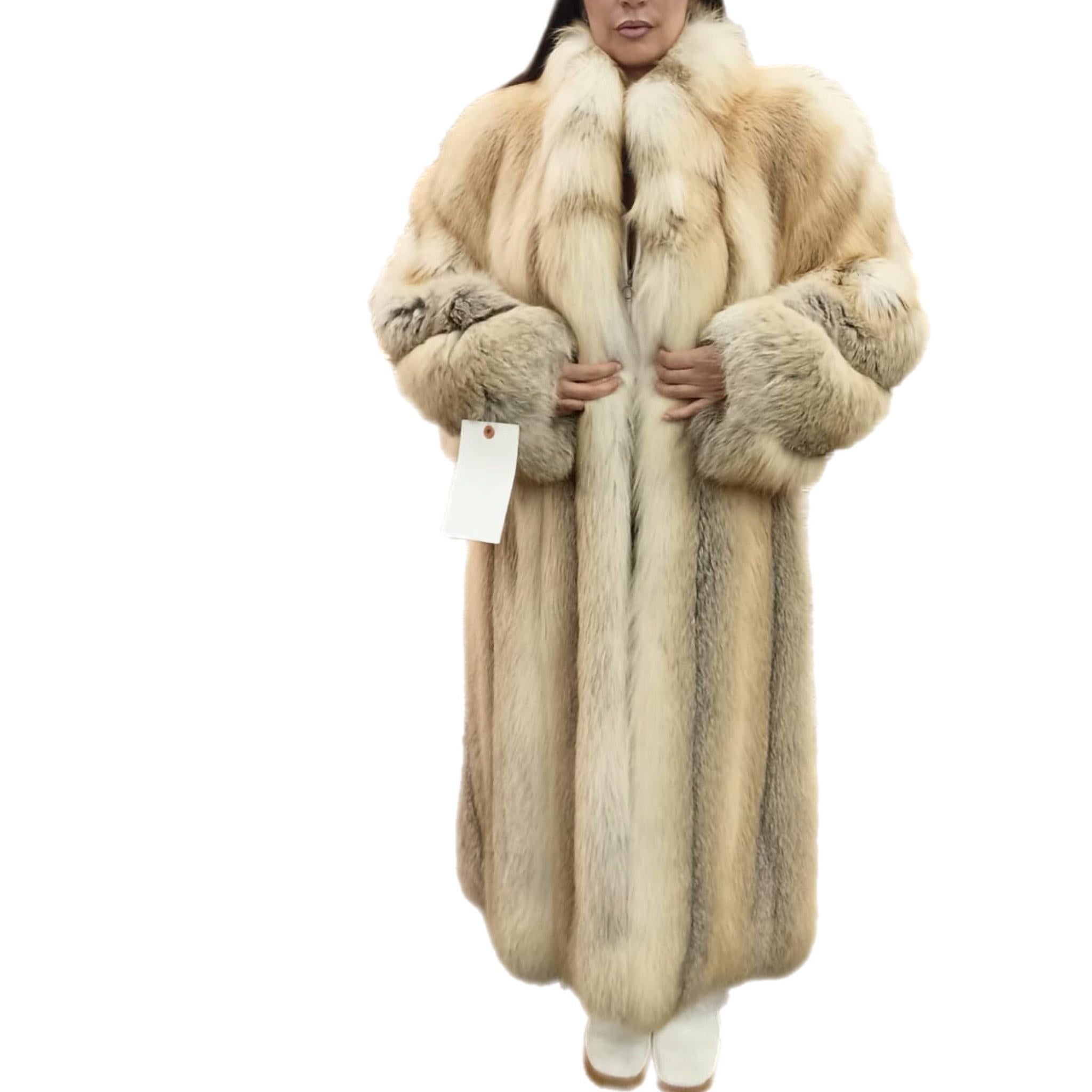 Marron ~ Manteau léger saga Island en fourrure de renard taille 12 L en vente