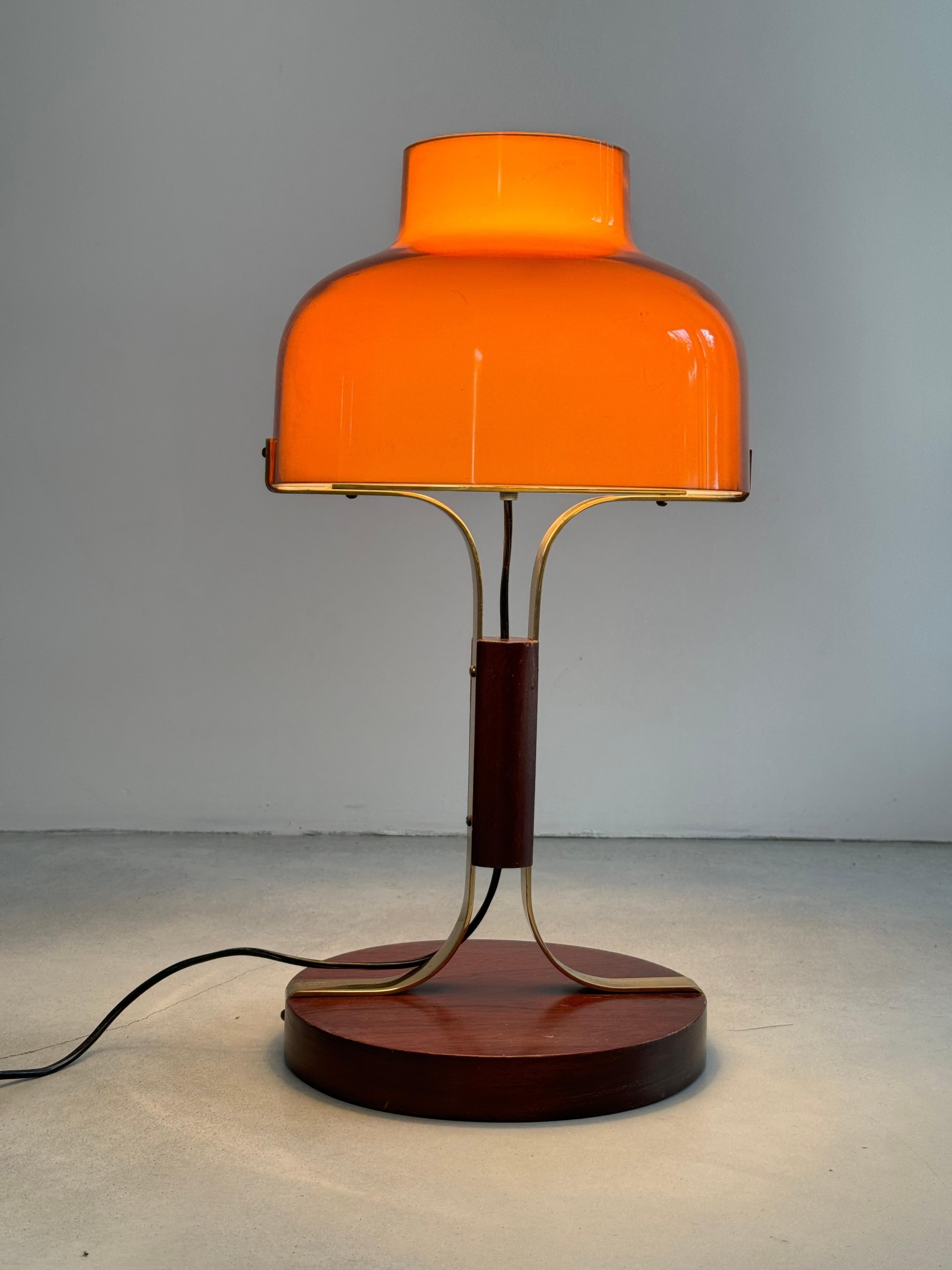 Max Bill table lamp by Miguel Mila for Polinax.

Round translucent brown and white acrylic lampshade. Brass slats. Brass ornamental nut and parts. Brass E27 socket with a porcelain ring. Wood circular base.

Height: 17.72'' - 45 cm
Diameter: 9.45''
