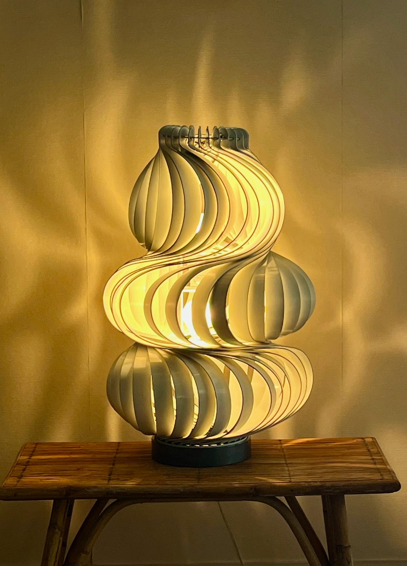 Lampada da tavolo in metallo, 