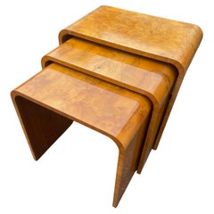 " Nid de tables" Ensemble Art Déco de trois tables.Angleterre 1930s. Par Ray Hille.