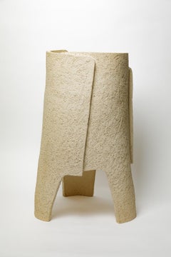 « Nocta _07» floor lamp in beige grog stoneware by Denis Castaing, 2025.
