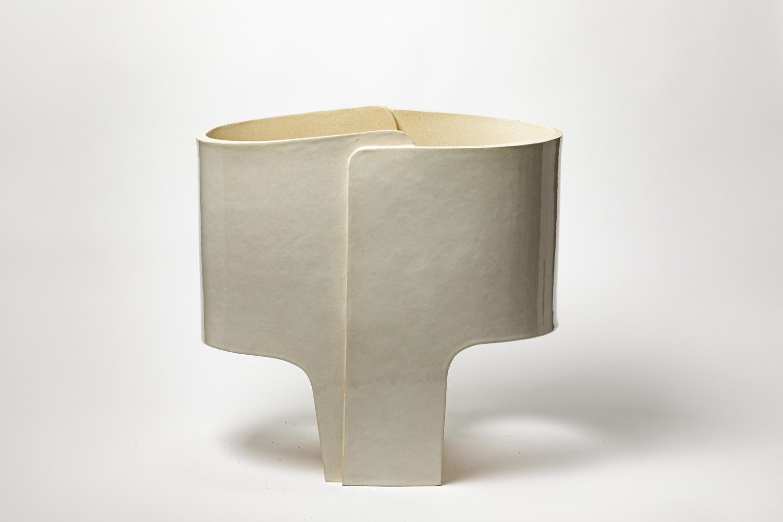 « Nocta_01 » table lamp in white glazed stoneware by Denis Castaing.
Artist signature under the base. 2025.
Approximate dimensions : 18.5 x 9.8 x 18.5 inches.
Sold with a European electrical system.