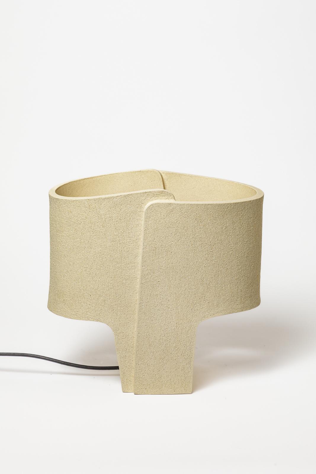 « Nocta_03 » table lamp in beige grog stoneware by Denis Castaing.
Artist signature under the base. 2025.
Approximate dimensions : 12.9 x 13.2 x 7.5 inches.
Sold with a European electrical system.