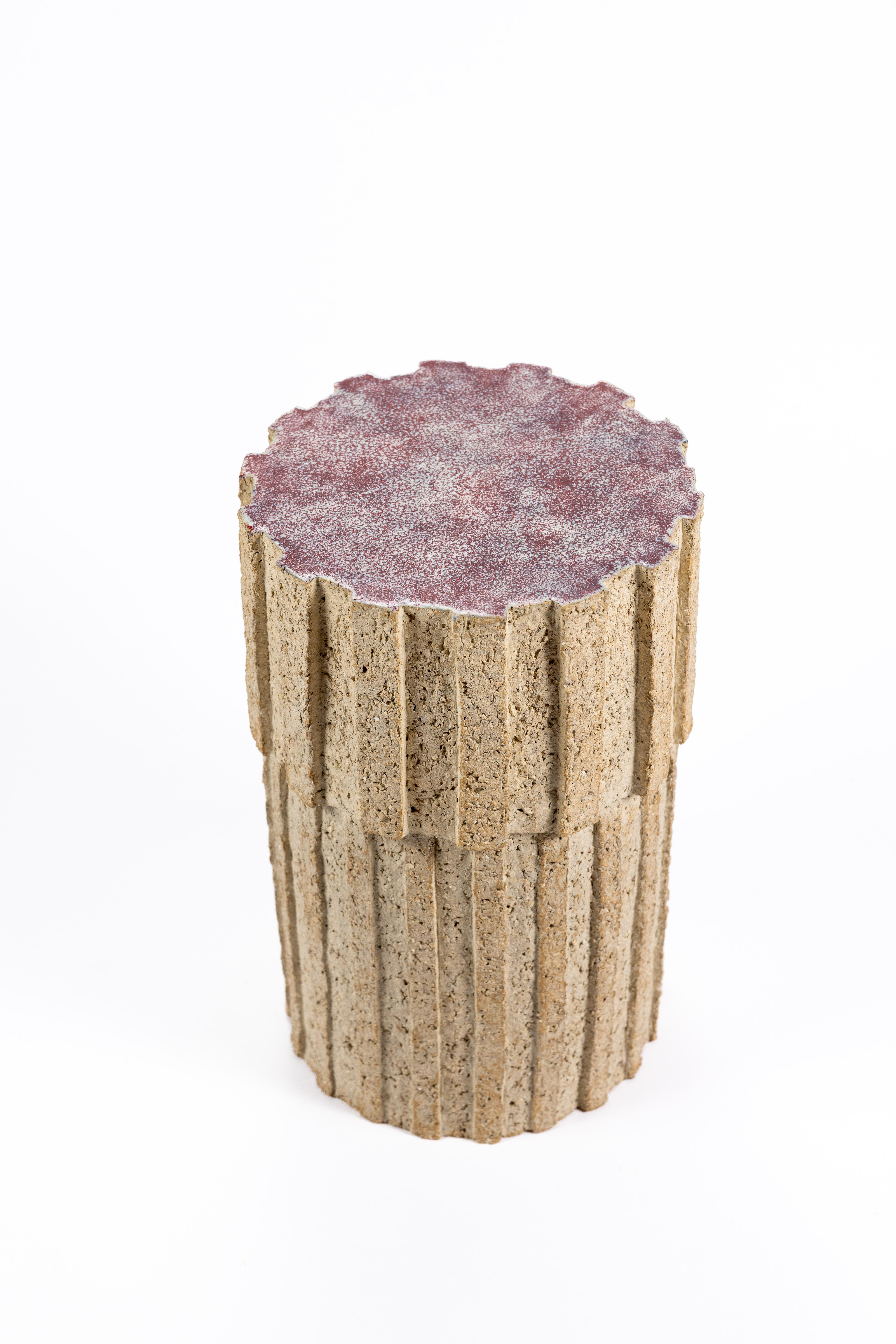 « Ostinato » table in raw stoneware with red glazed top by Denis Castaing, 2024 For Sale 5