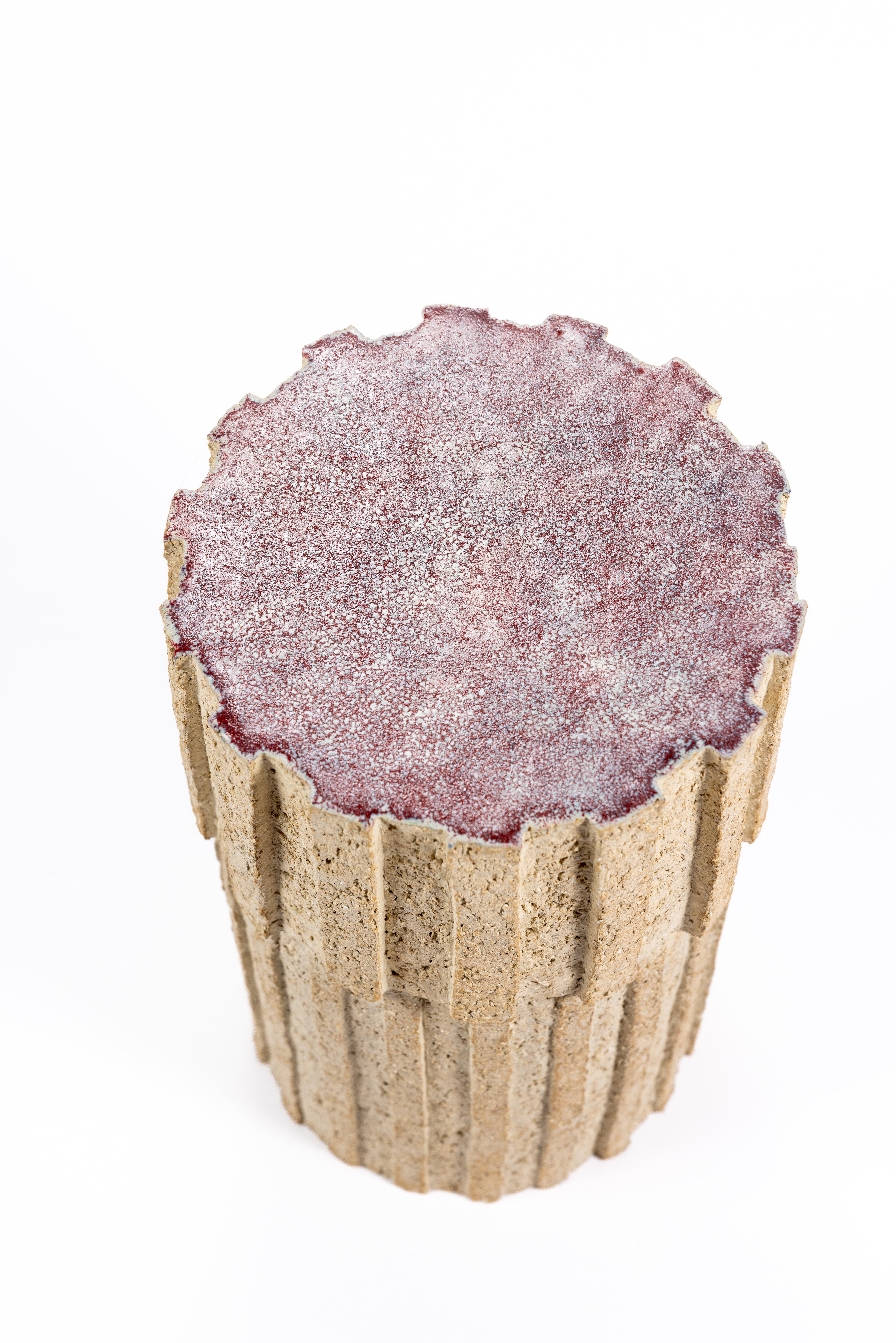 « Ostinato » table in raw stoneware with red glazed top by Denis Castaing, 2024 For Sale 2
