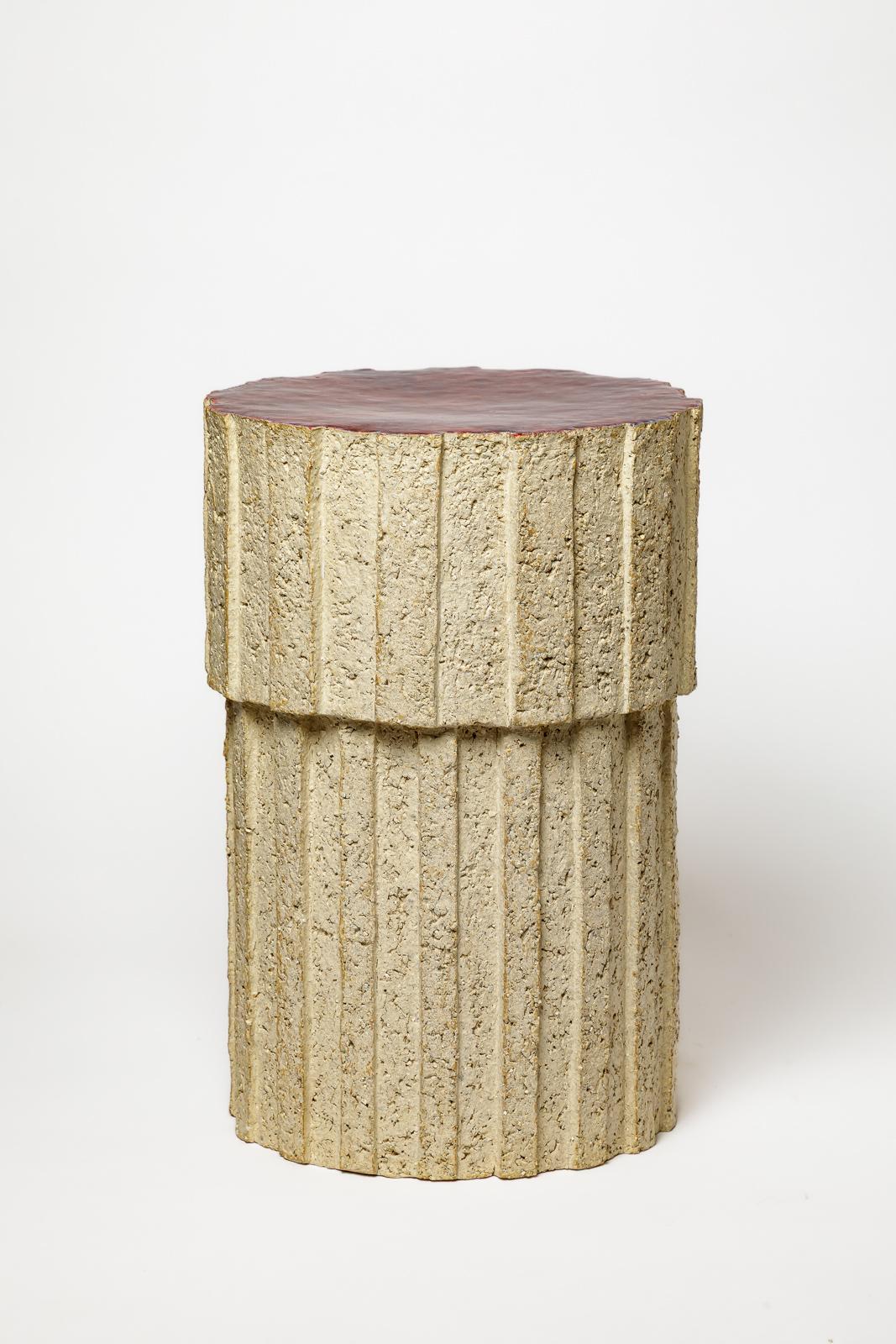 « Ostinato » table in raw stoneware with red glazed top by Denis Castaing, 2025. In New Condition For Sale In Saint-Ouen, FR