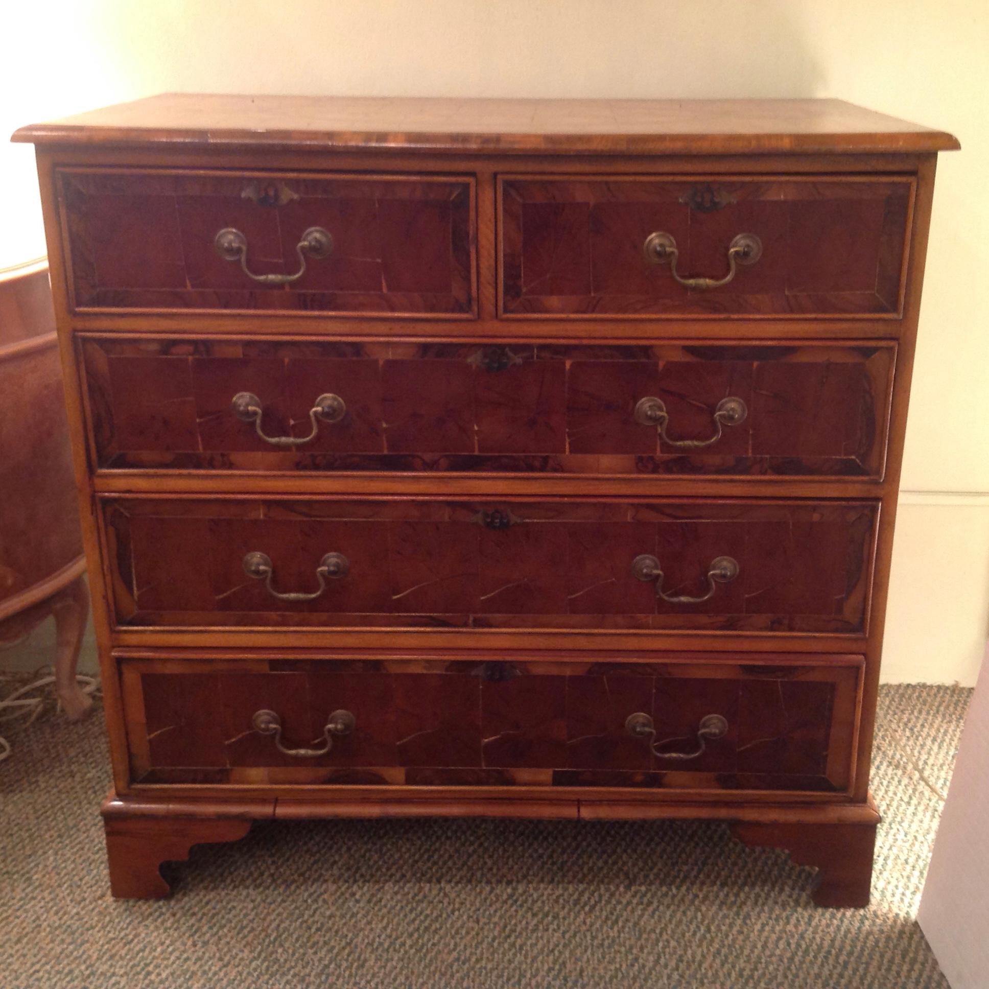 A superb example fashioned with 5 drawers. Exquisite 