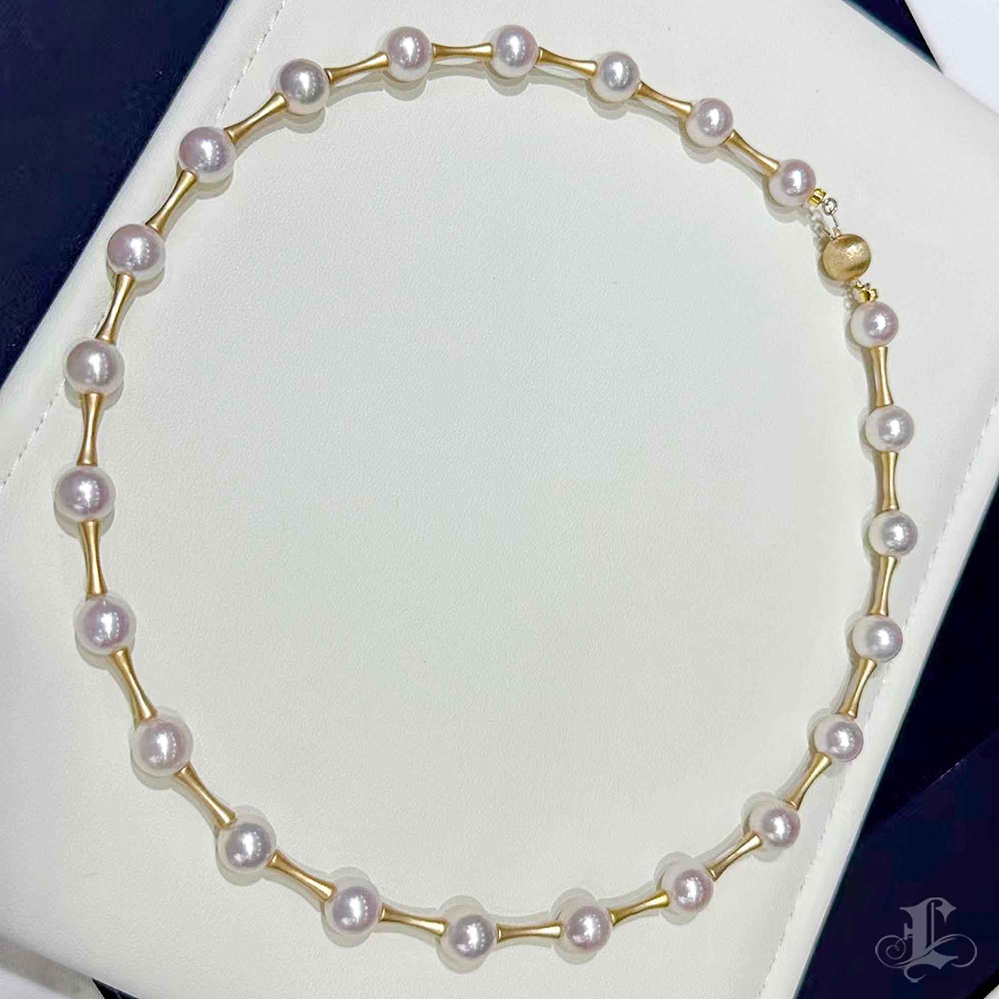 【 Geometría Esculpida】Collar de Perlas Akoya con Barra Lineal de Oro en venta 4