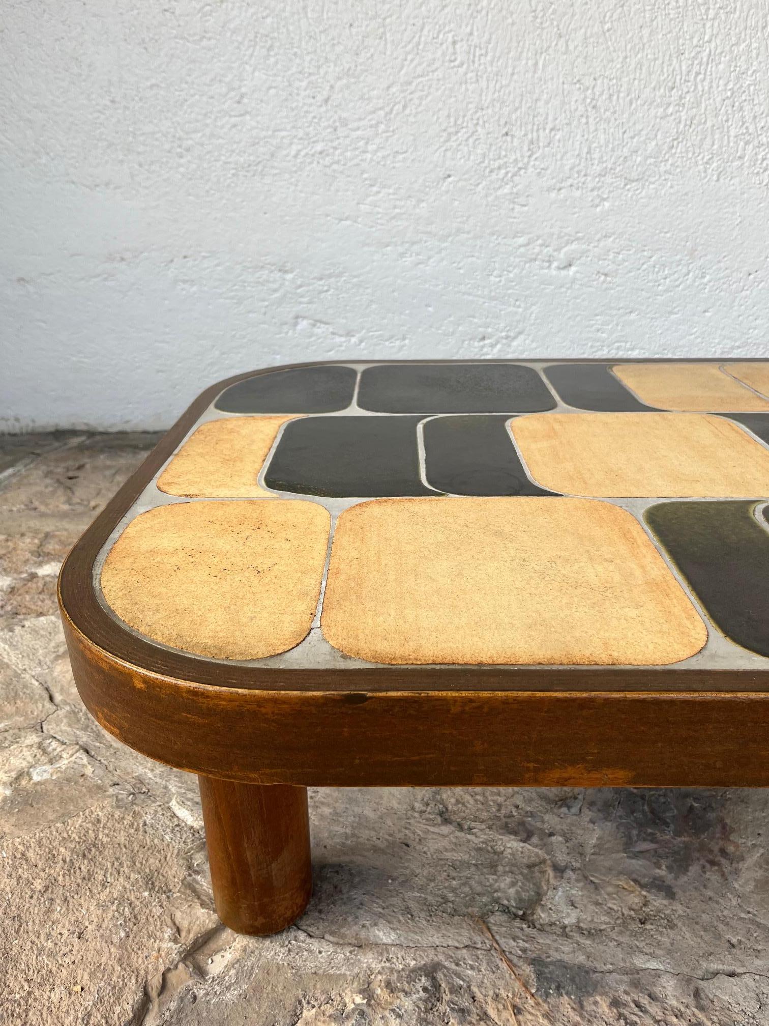 Milieu du XXe siècle Table basse Shogun en céramique et bois. Roger Capron, Vallauris  1960's