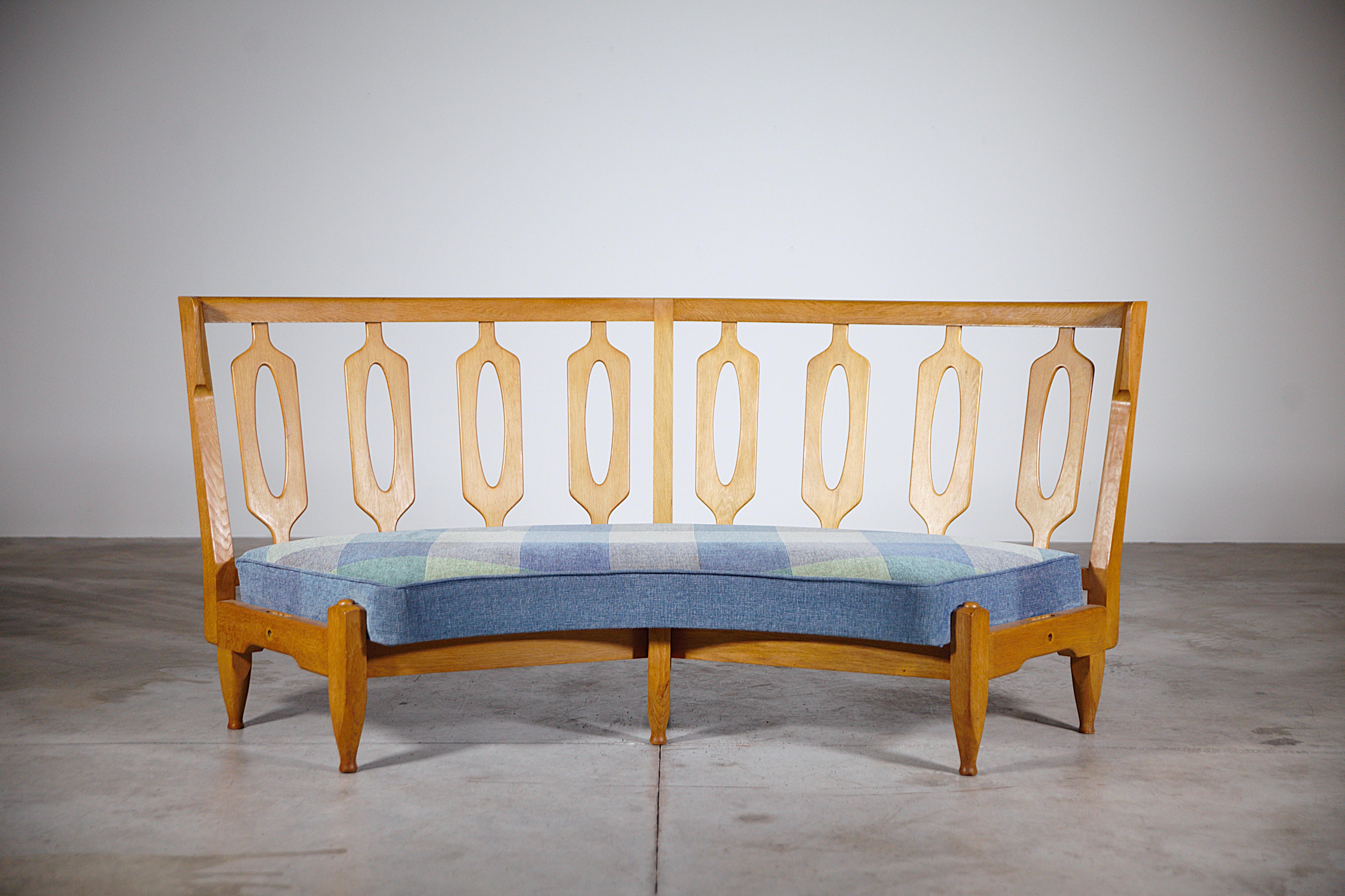 Sofa „ Veronique“ aus Eiche von Guillerme & Chambron, Frankreich 1960er Jahre (Französisch) im Angebot