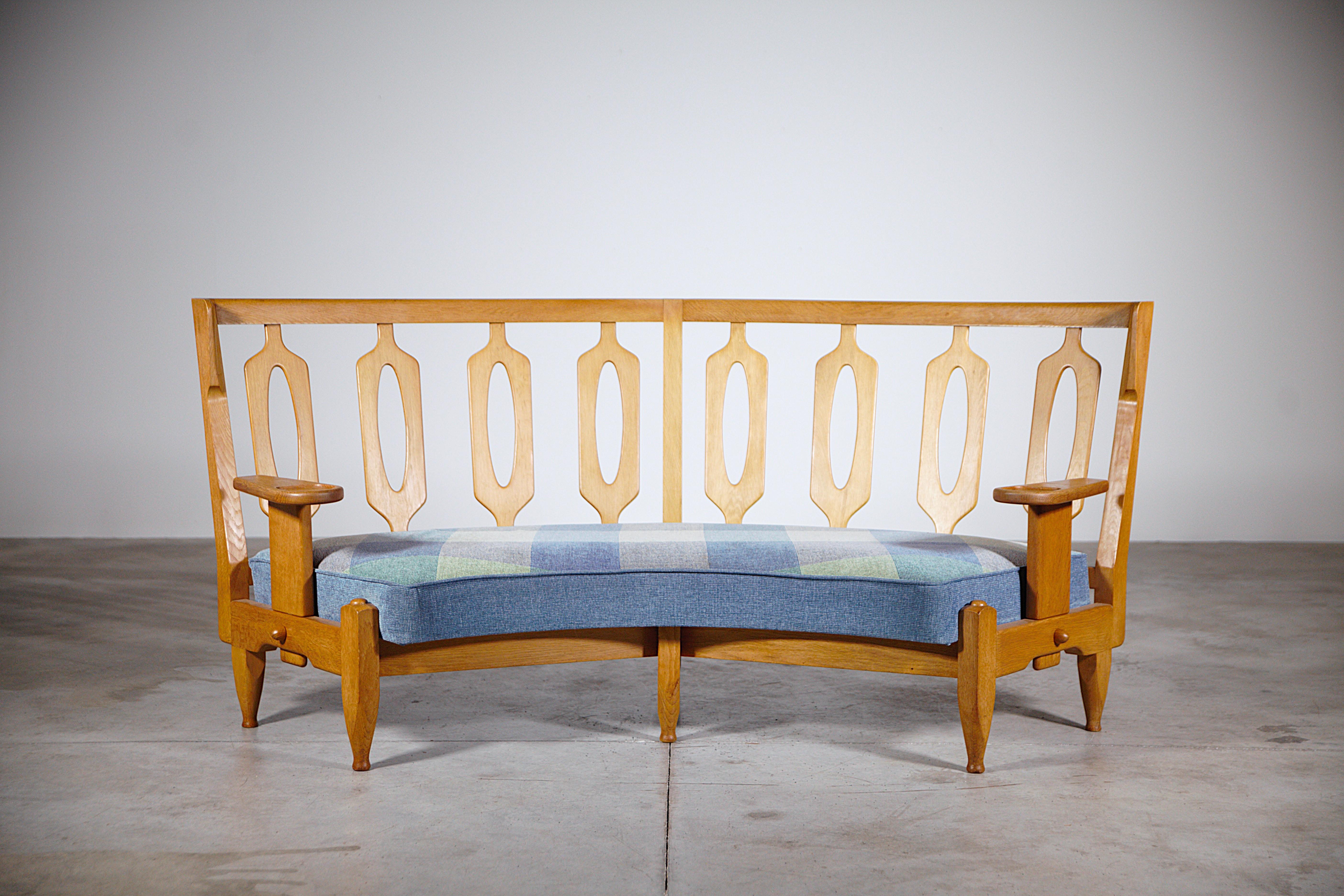 Sofa „ Veronique“ aus Eiche von Guillerme & Chambron, Frankreich 1960er Jahre im Zustand „Gut“ im Angebot in HYÈRES, FR