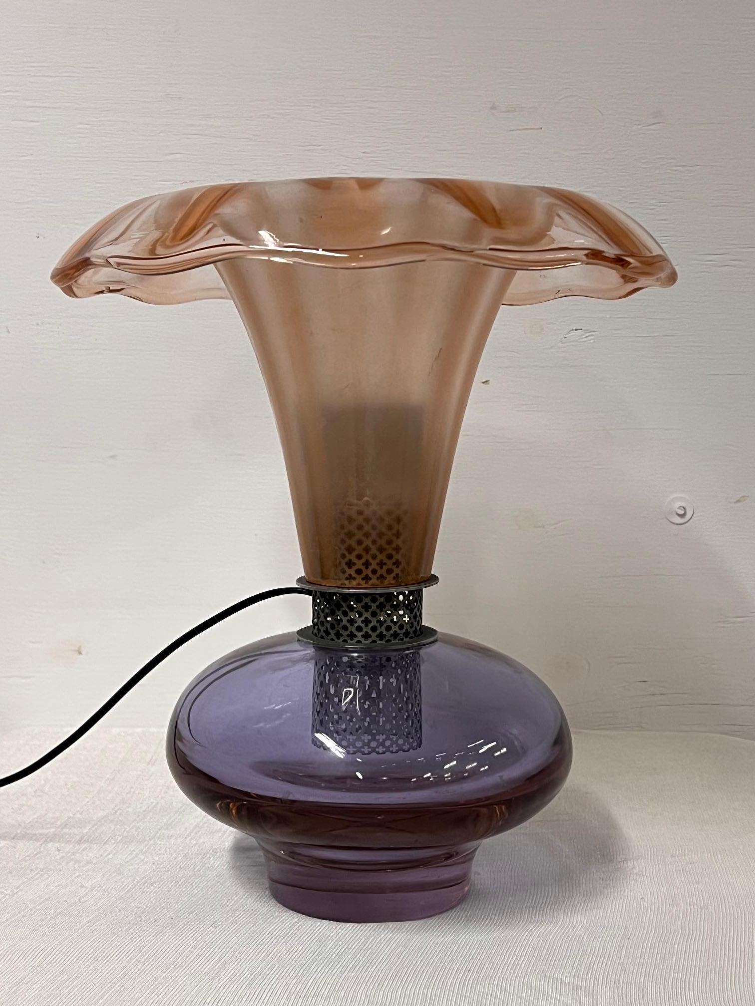 Vintage Italian table lamp featuring a captivating purple base with a flared flower shaped pink shade.

 Needs to be rewired 