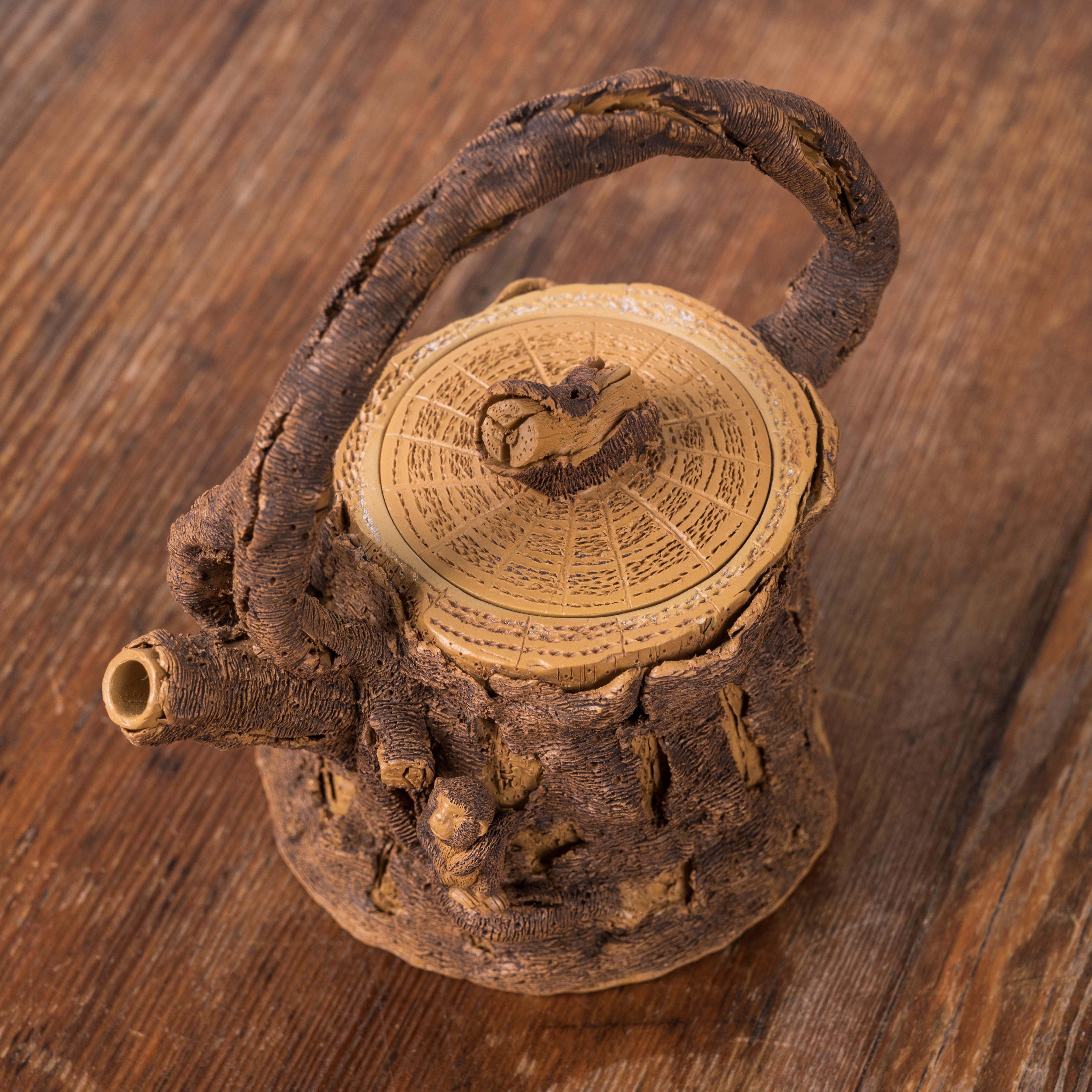Modern 陳泰源 Yixing Zisha ‘Tree Stump' Tea Pot For Sale