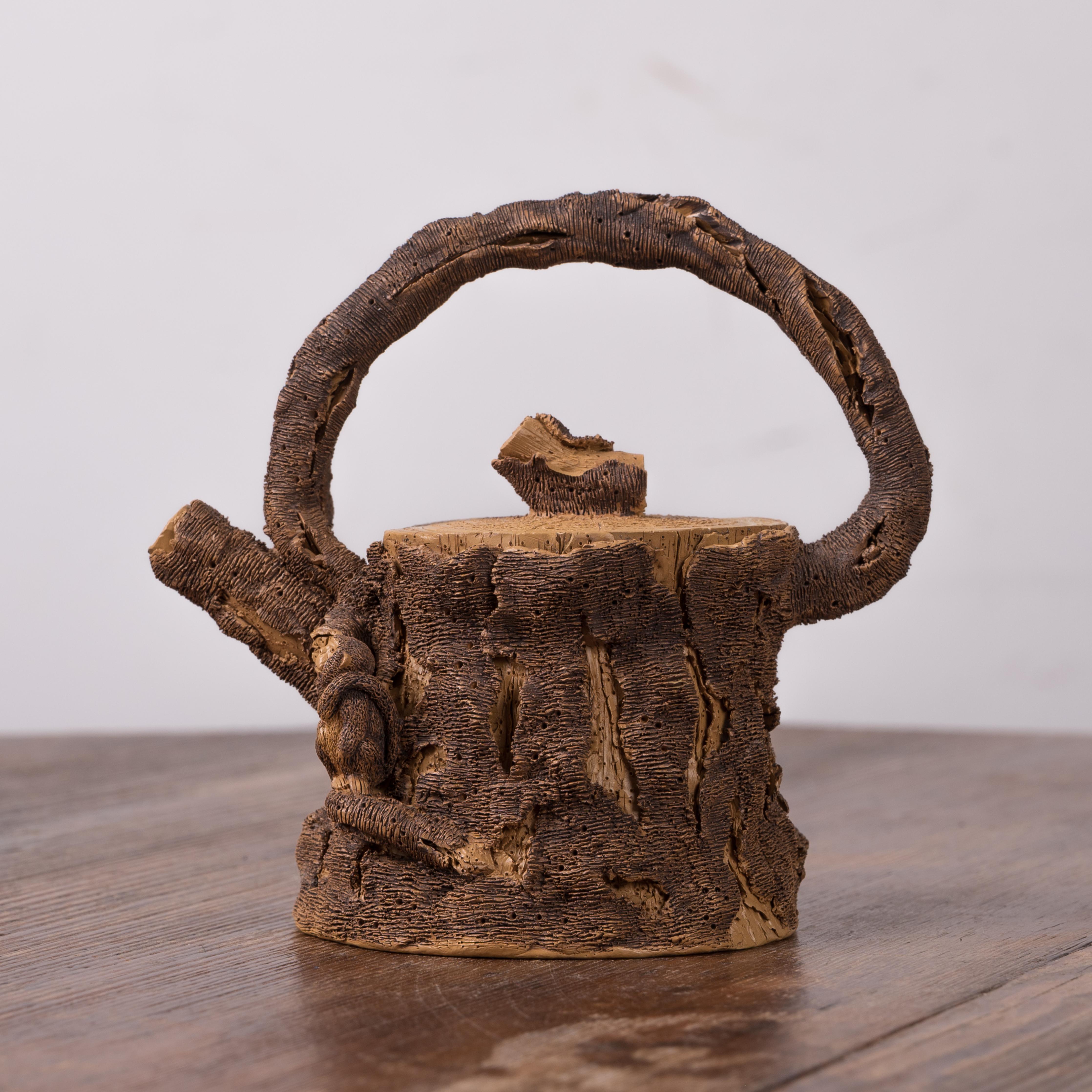 陳泰源 Yixing Zisha ‘Tree Stump' Tea Pot In Good Condition For Sale In Savannah, GA