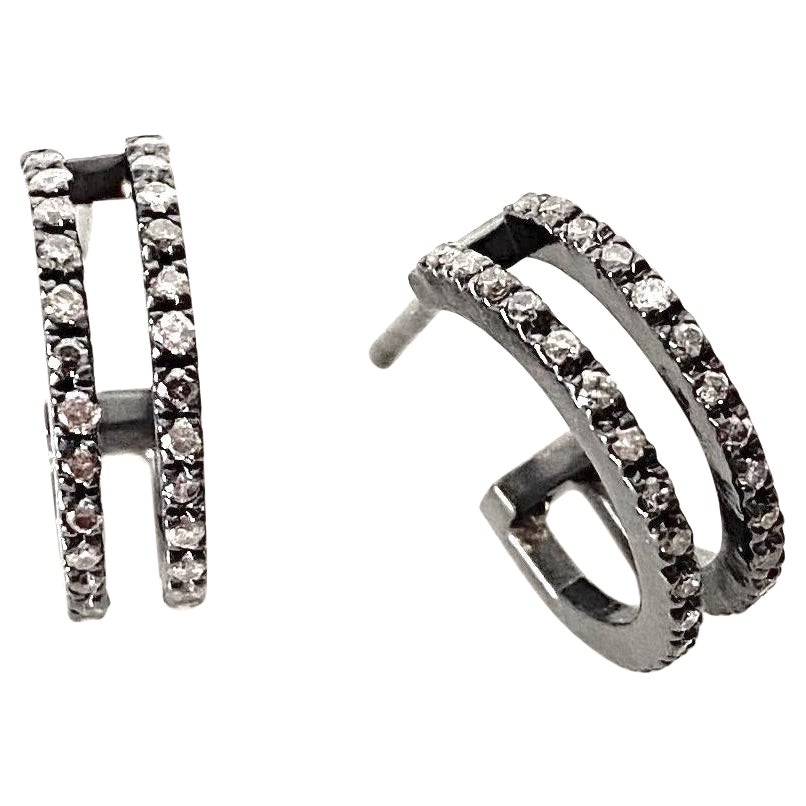 Orecchini a cerchio contemporanei con diamanti grigi da 0,60 carati e design in argento brunito