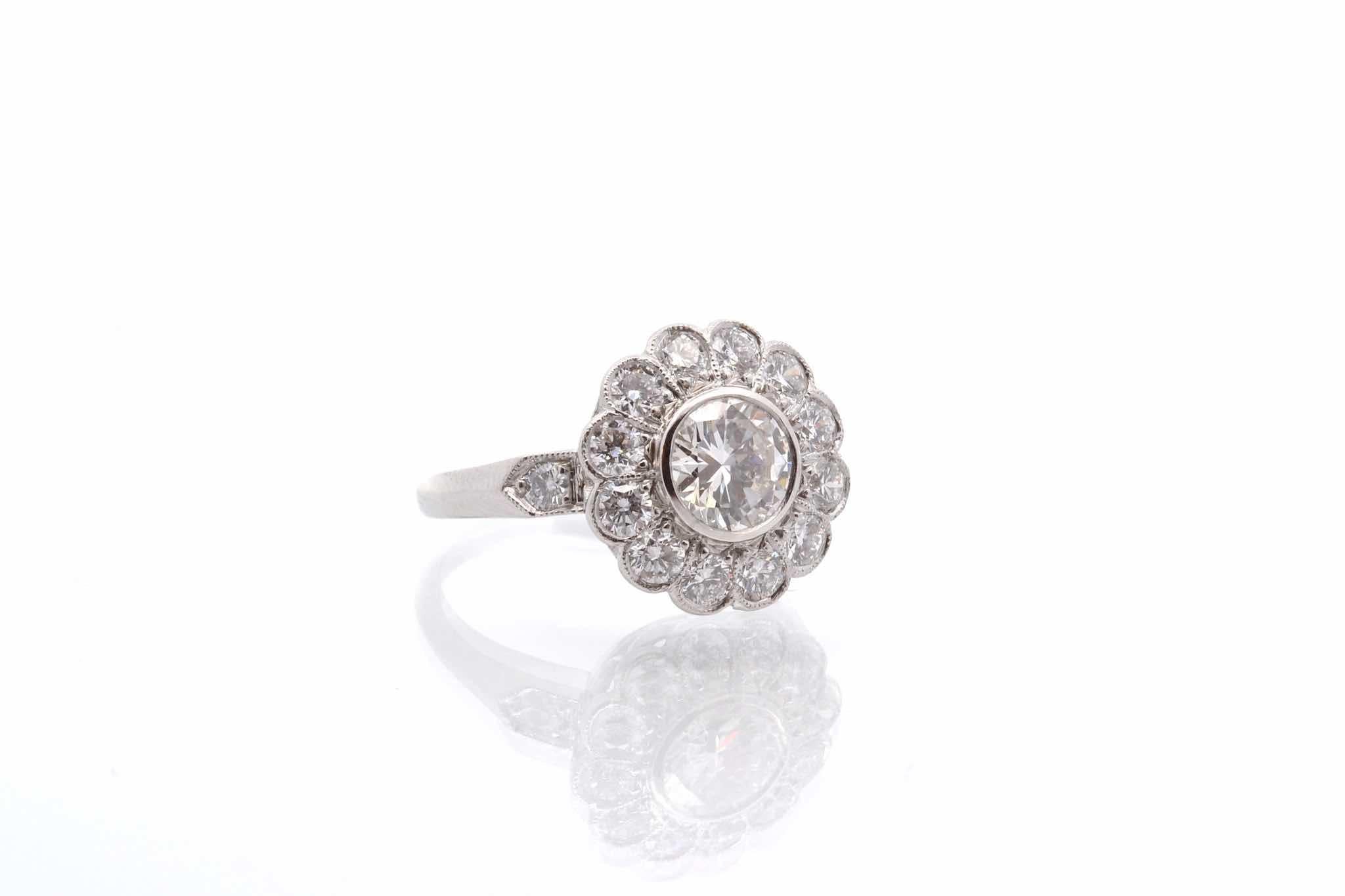 Art Deco  0, 92 ct I/VS1 diamond ring in platinum For Sale
