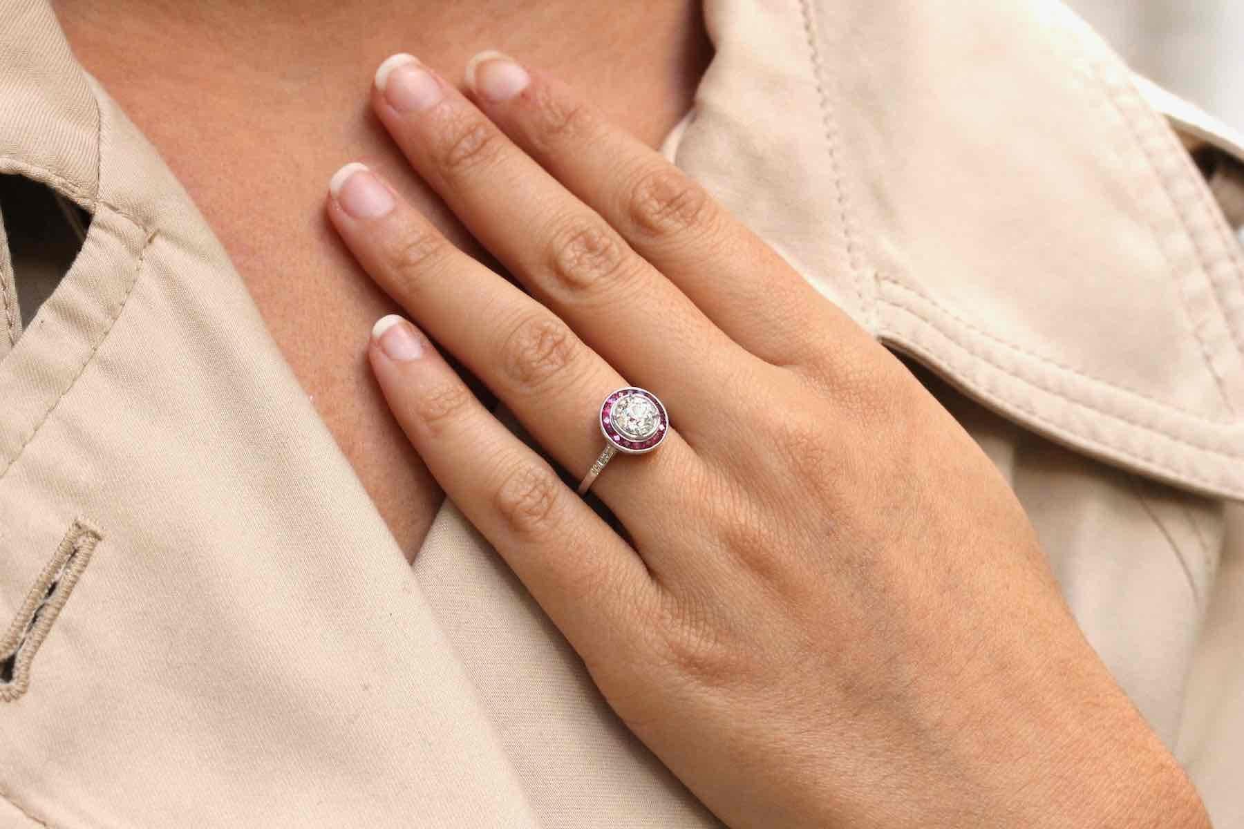 Women's or Men's 0, 93 carat H/Si2 diamond and rubies ring