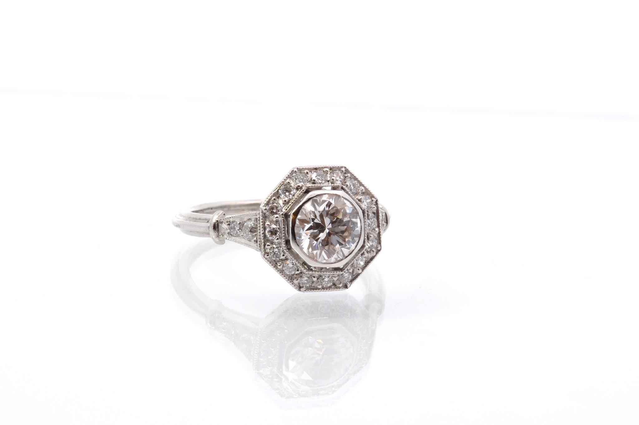 Art Deco 0, 94 carat H/SI1 diamond ring in platinum For Sale